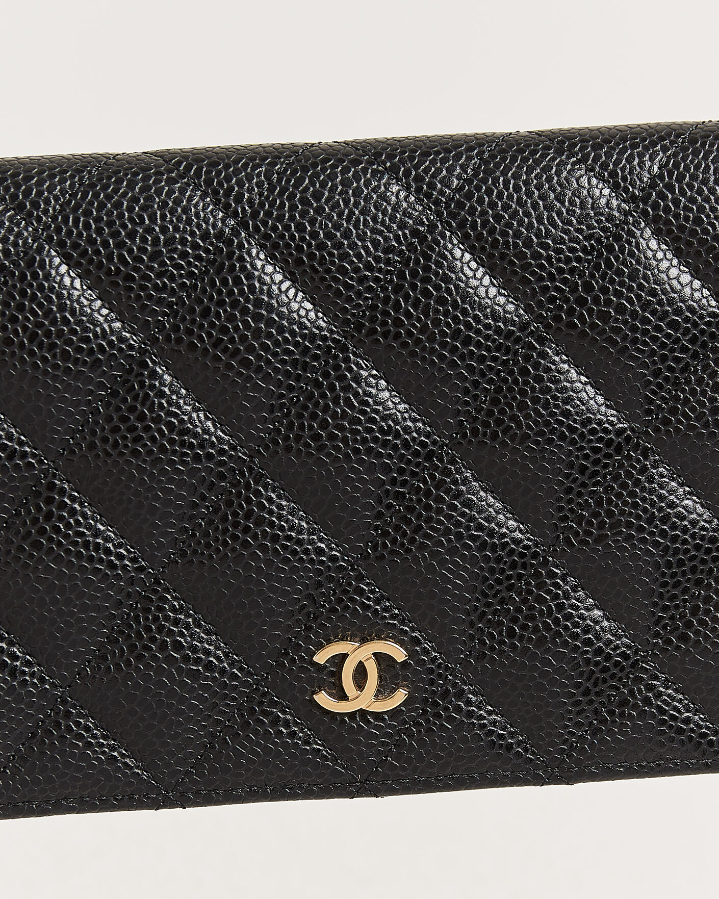 Mies | Pre-Owned & Vintage Bags | Chanel Pre-Owned | Classic Bifold Wallet Caviar Leather Black