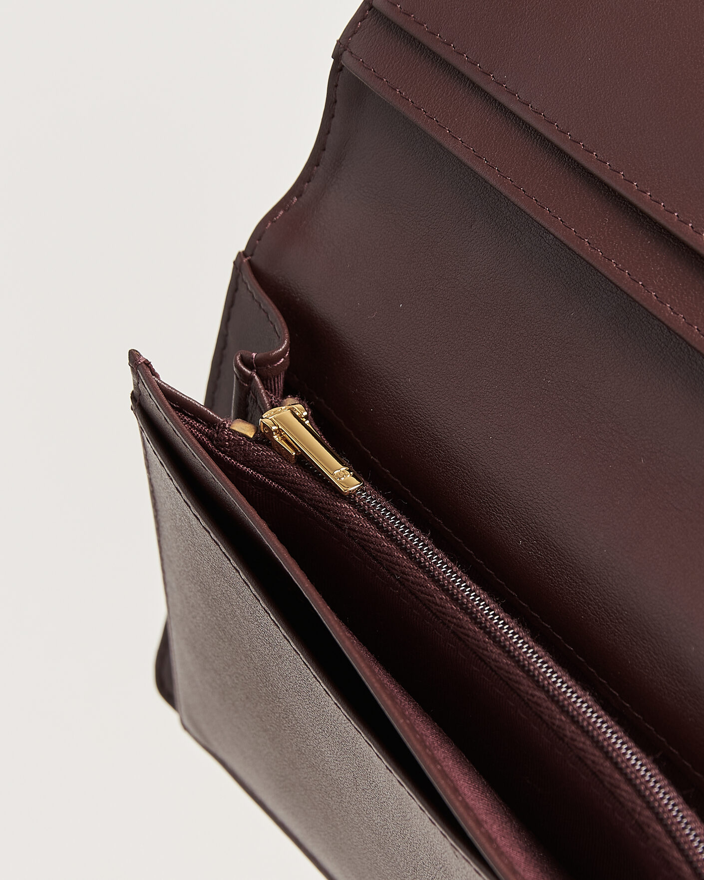 Mies | Pre-Owned & Vintage Bags | Chanel Pre-Owned | Classic Bifold Wallet Caviar Leather Black
