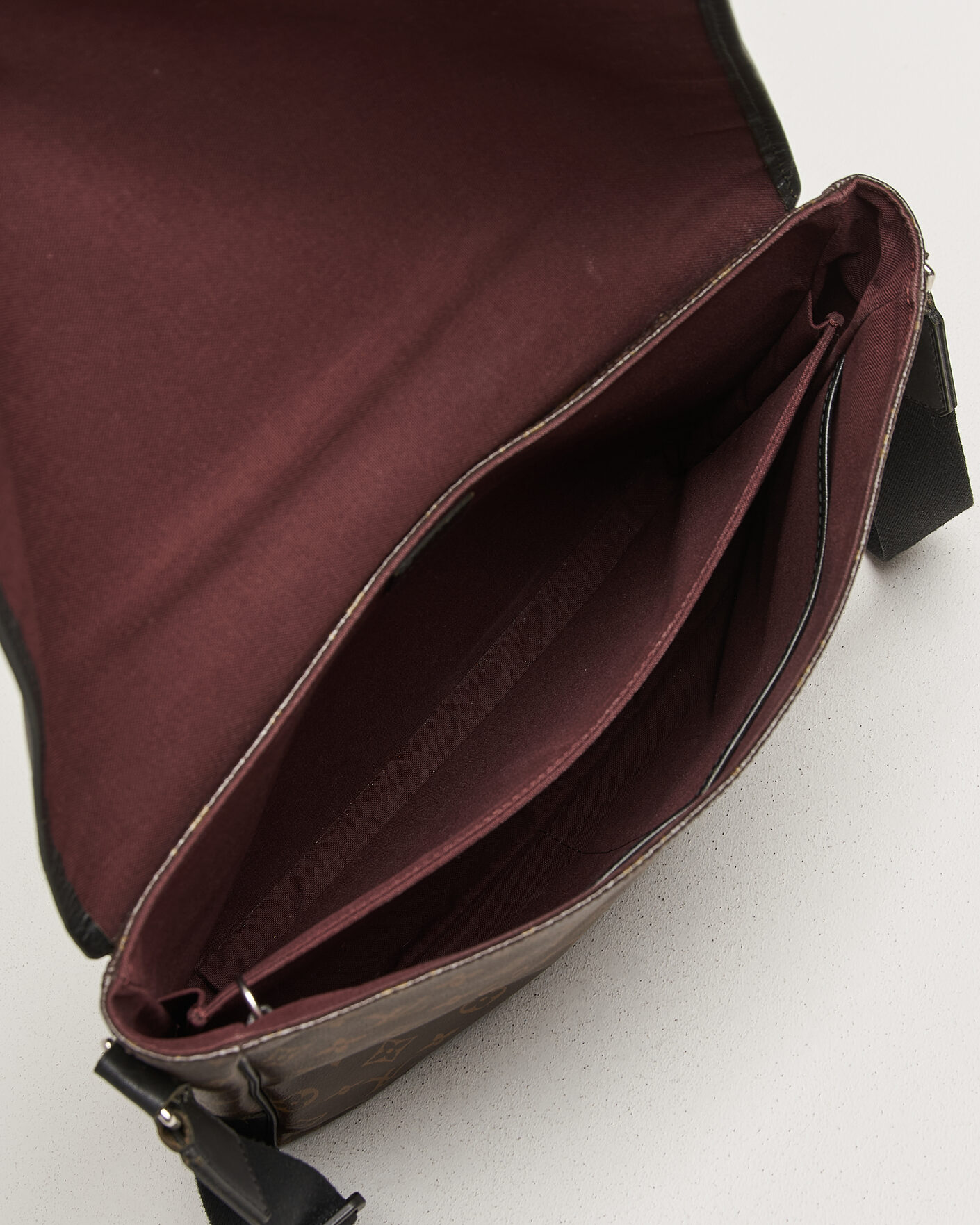 Mies | Pre-Owned & Vintage Bags | Louis Vuitton Pre-Owned | Abbesses Messenger Bag Monogram Macassar