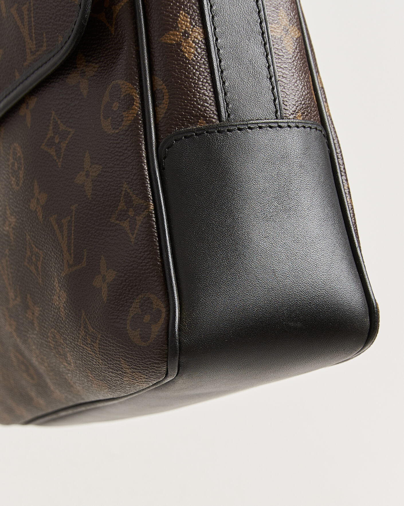 Mies | Pre-Owned & Vintage Bags | Louis Vuitton Pre-Owned | Abbesses Messenger Bag Monogram Macassar