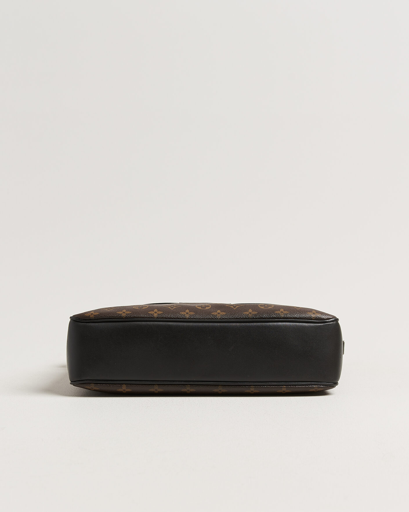 Mies | Pre-Owned & Vintage Bags | Louis Vuitton Pre-Owned | Abbesses Messenger Bag Monogram Macassar