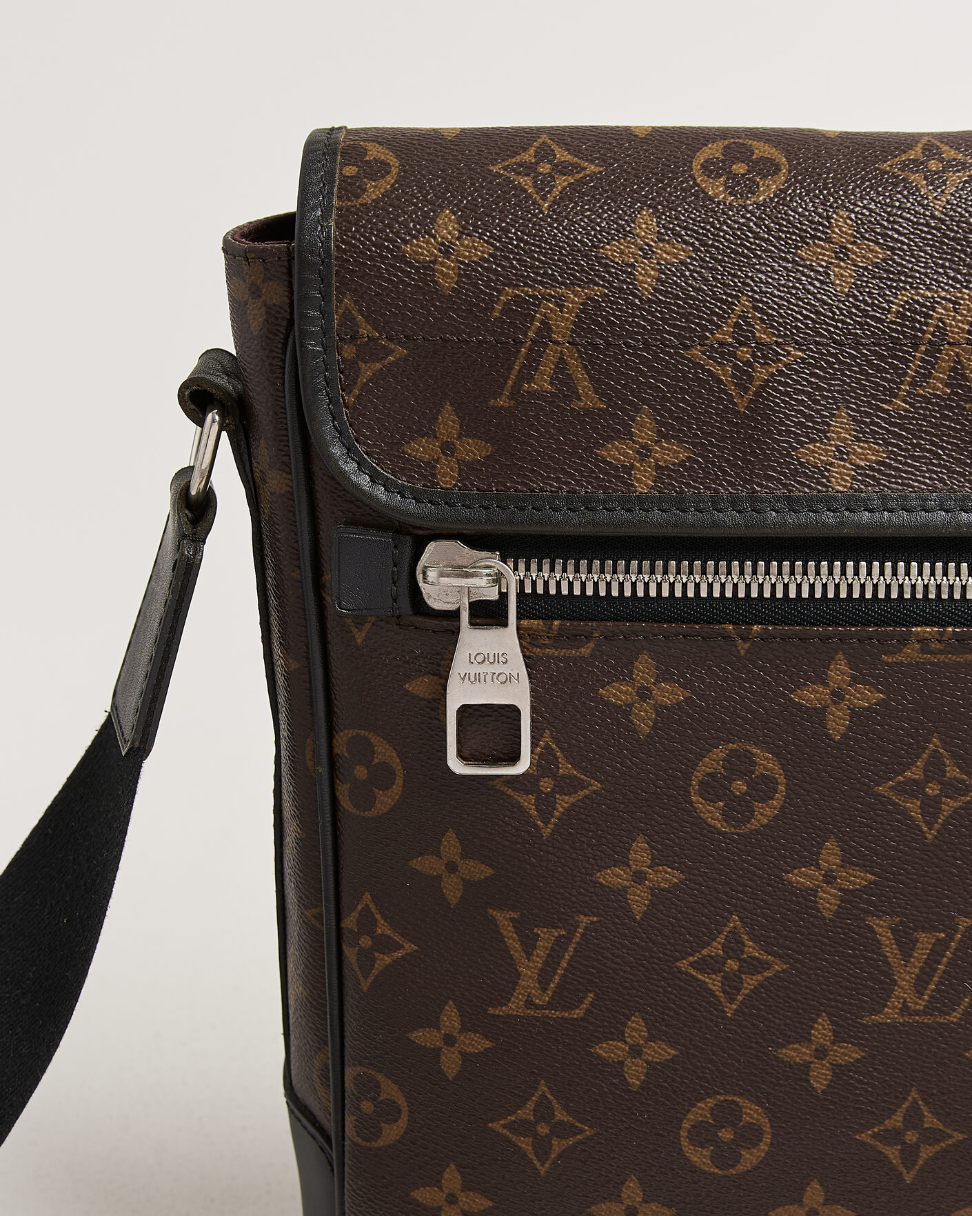 Mies | Pre-Owned & Vintage Bags | Louis Vuitton Pre-Owned | Abbesses Messenger Bag Monogram Macassar