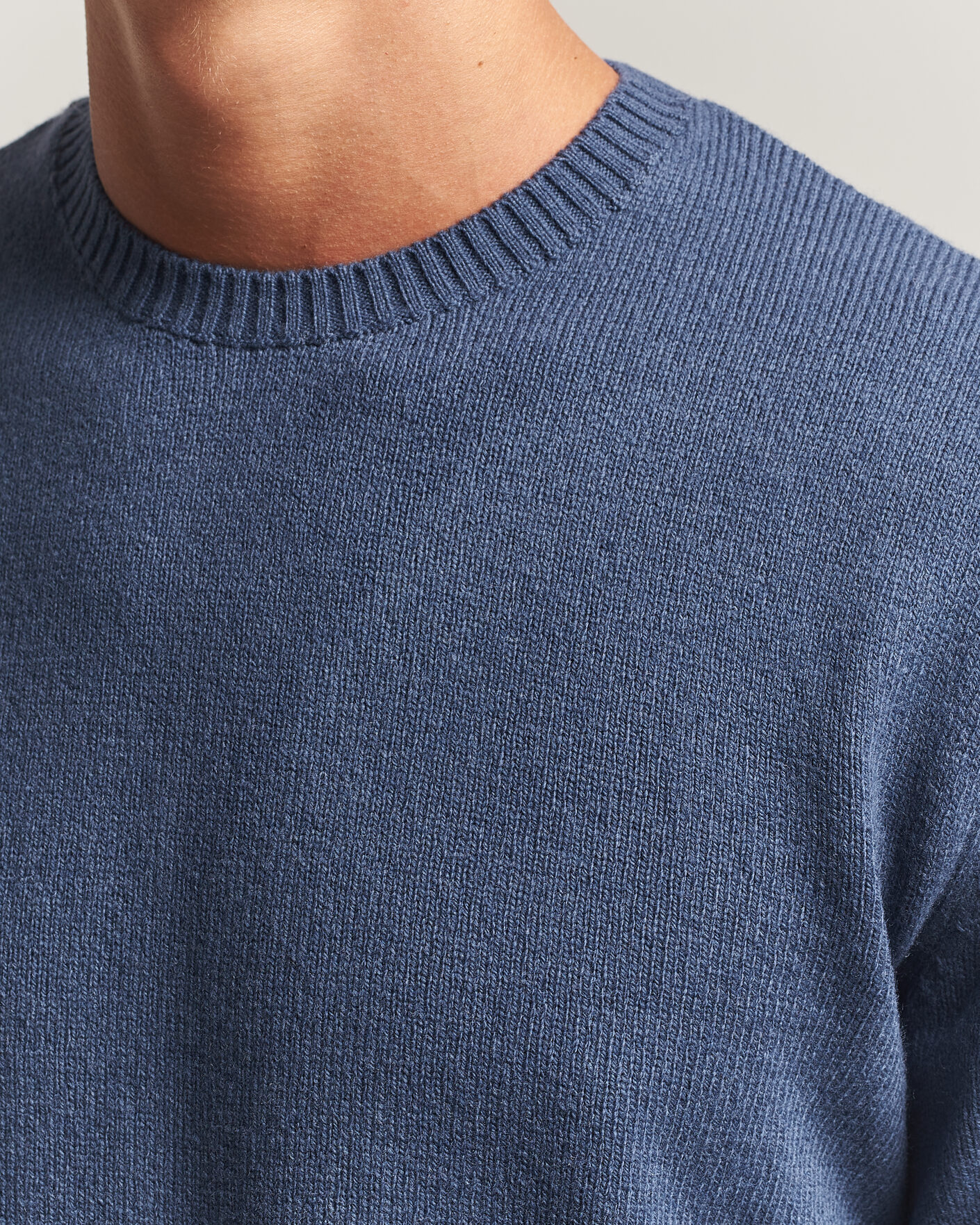 Mies | Puserot | Colorful Standard | Classic Merino Wool Crew Neck Petrol Blue