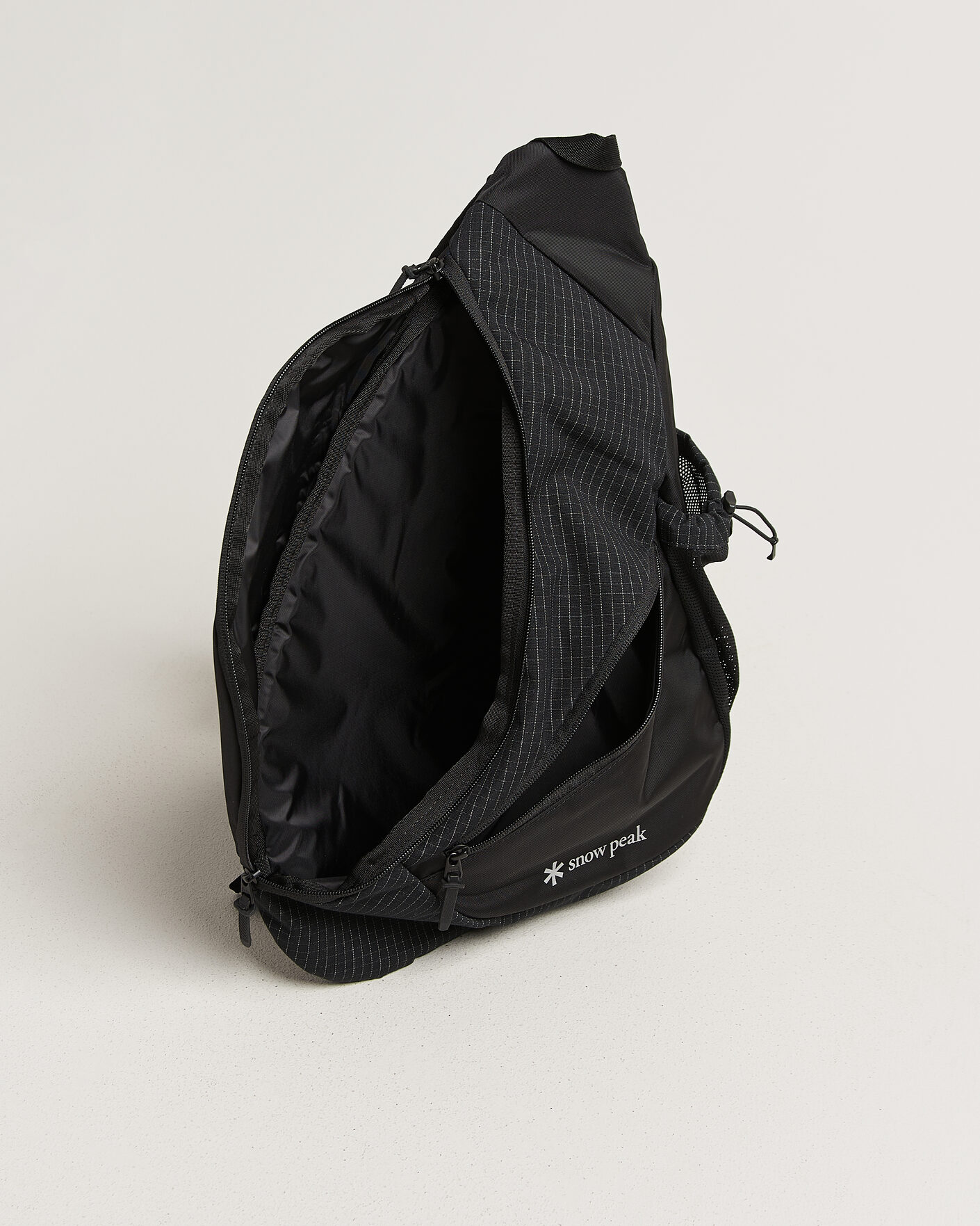 Mies | Laukut | Snow Peak | Grid Sling Bag Black