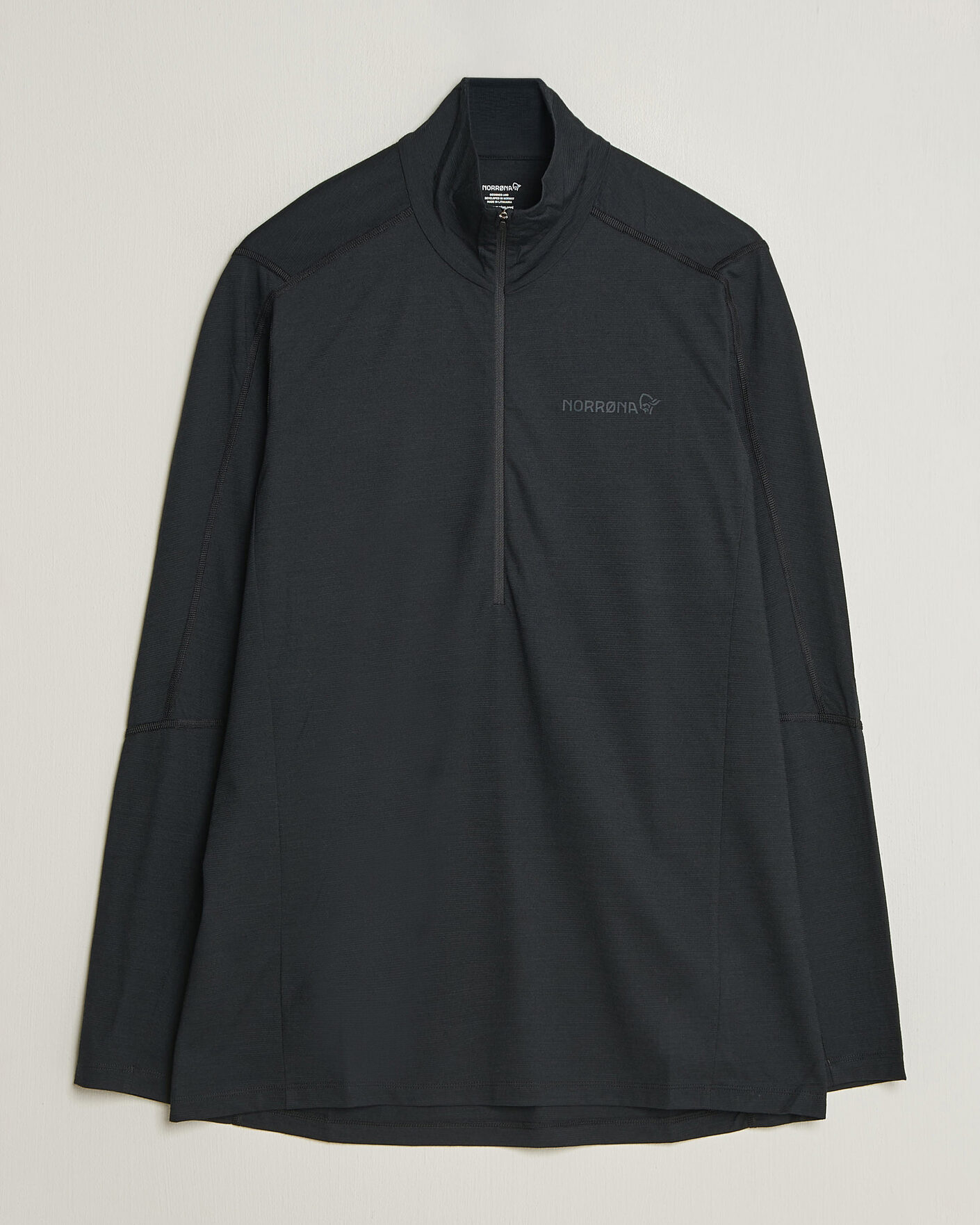Mies | Puserot | Norrøna | Falketind Equalizer Wool Zip Neck Caviar Black