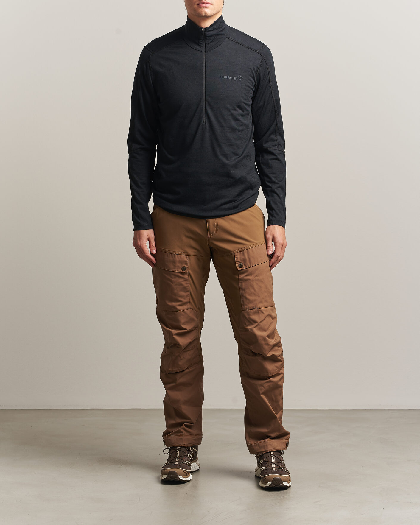 Mies | Puserot | Norrøna | Falketind Equalizer Wool Zip Neck Caviar Black