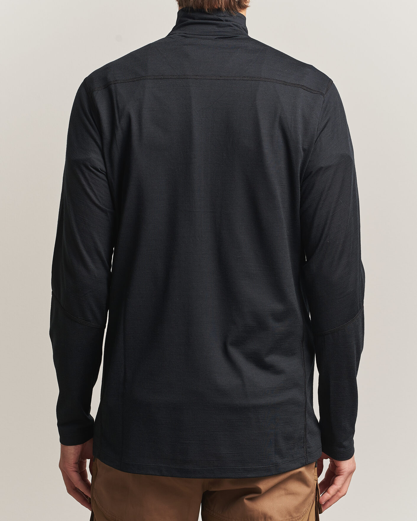 Mies | Puserot | Norrøna | Falketind Equalizer Wool Zip Neck Caviar Black