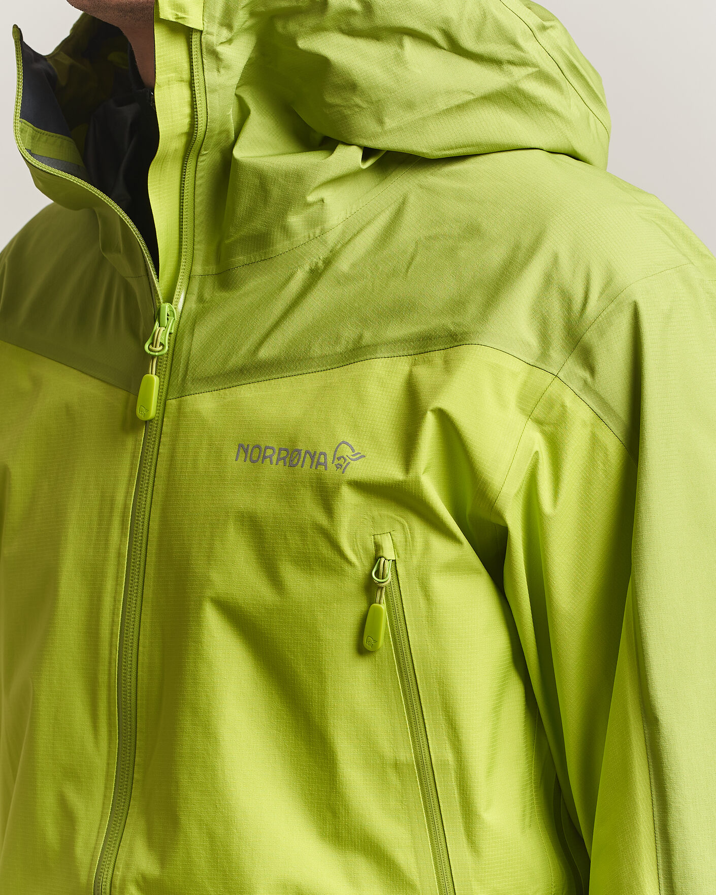 Mies | Takit | Norrøna | Falketind GORE-TEX Jacket Tender Shoots