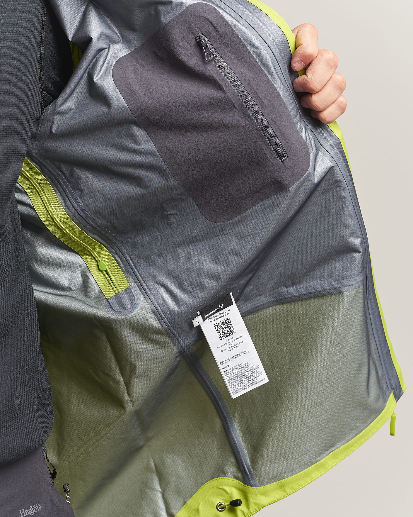 Mies | Takit | Norrøna | Falketind GORE-TEX Jacket Tender Shoots