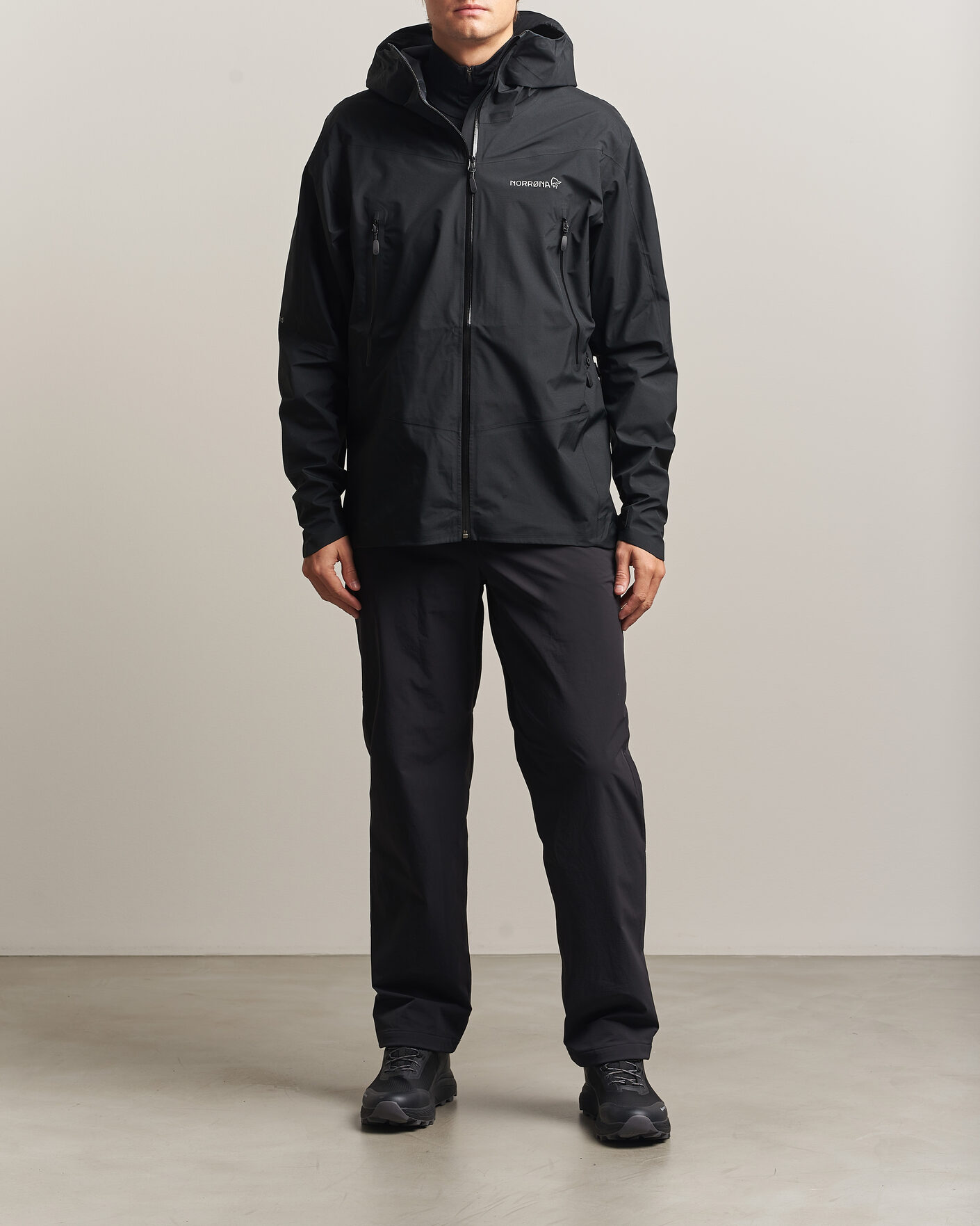 Mies | Takit | Norrøna | Falketind GORE-TEX Jacket Caviar Black