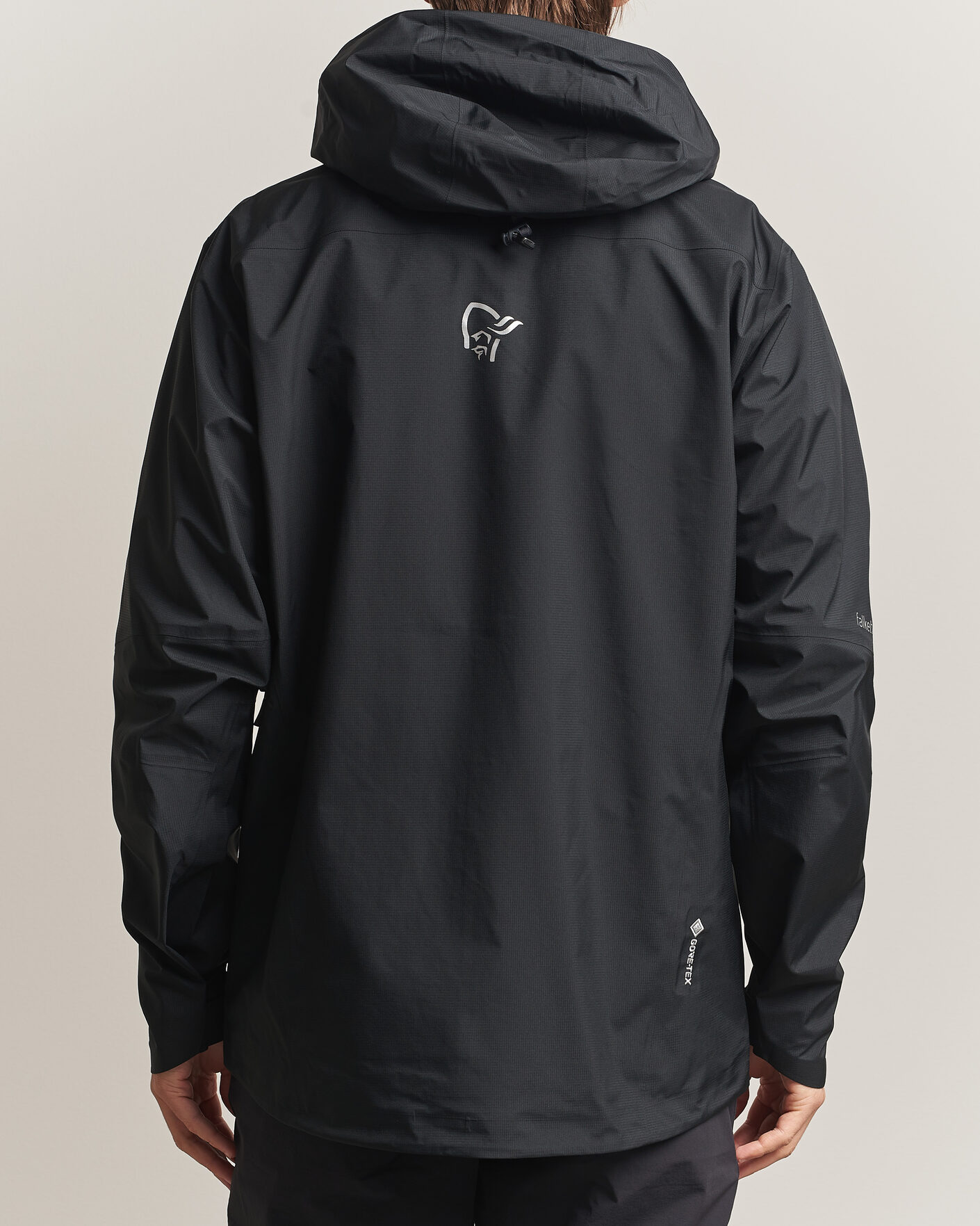 Mies | Takit | Norrøna | Falketind GORE-TEX Jacket Caviar Black
