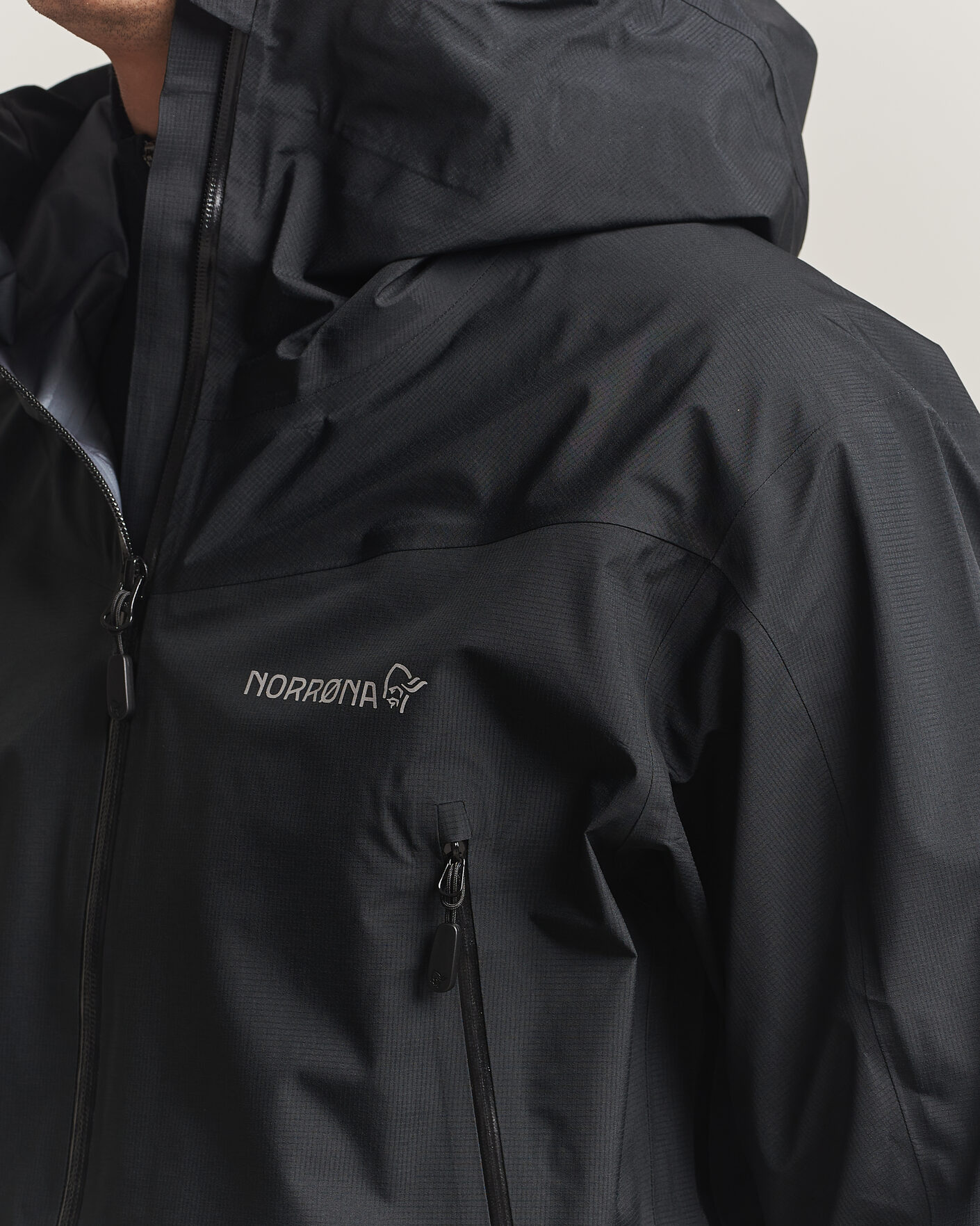 Mies | Takit | Norrøna | Falketind GORE-TEX Jacket Caviar Black