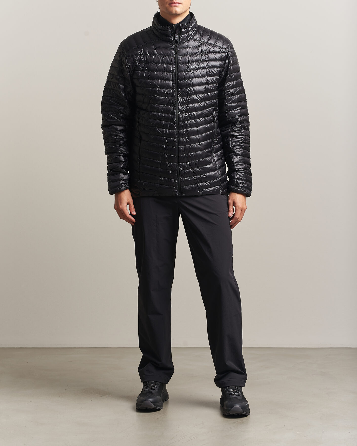 Mies | Takit | Norrøna | Trollveggen Down 800 Super Light Jacket Caviar Black