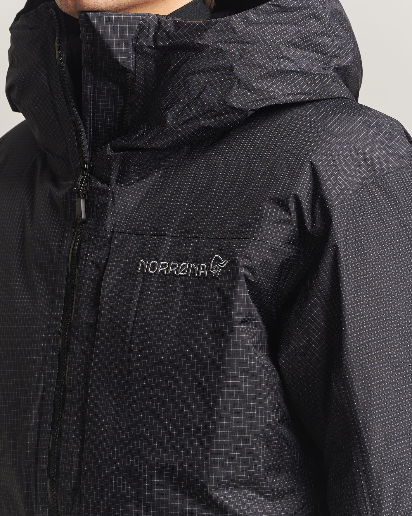 Mies | Takit | Norrøna | Trollveggen dri2 Down 800 Zip Hood Caviar Black
