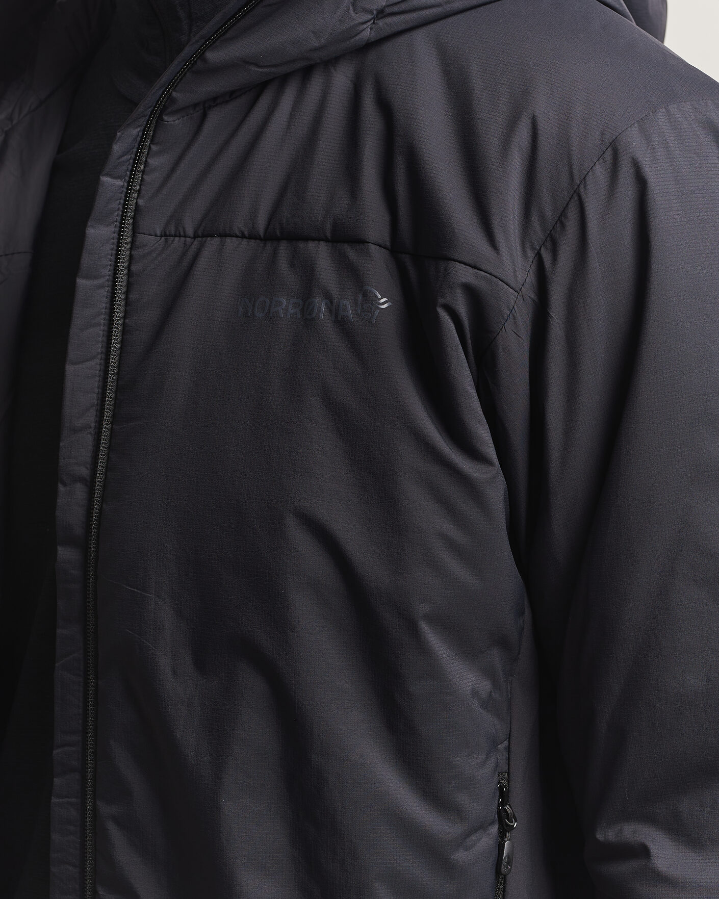 Mies | Takit | Norrøna | Femund Thermo Zip Hood Caviar Black