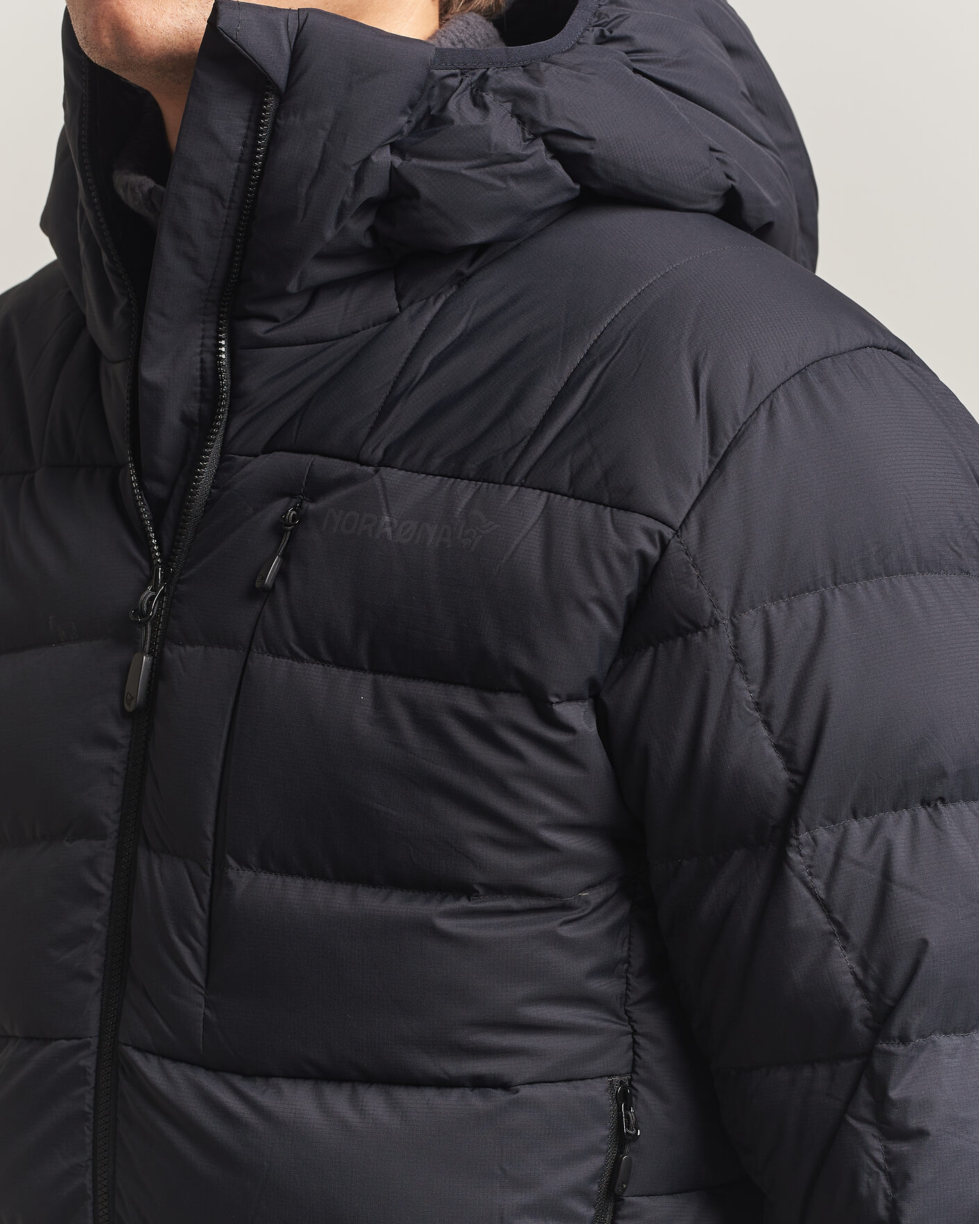 Mies | Takit | Norrøna | Femund Down 700 Zip Hood Caviar Black
