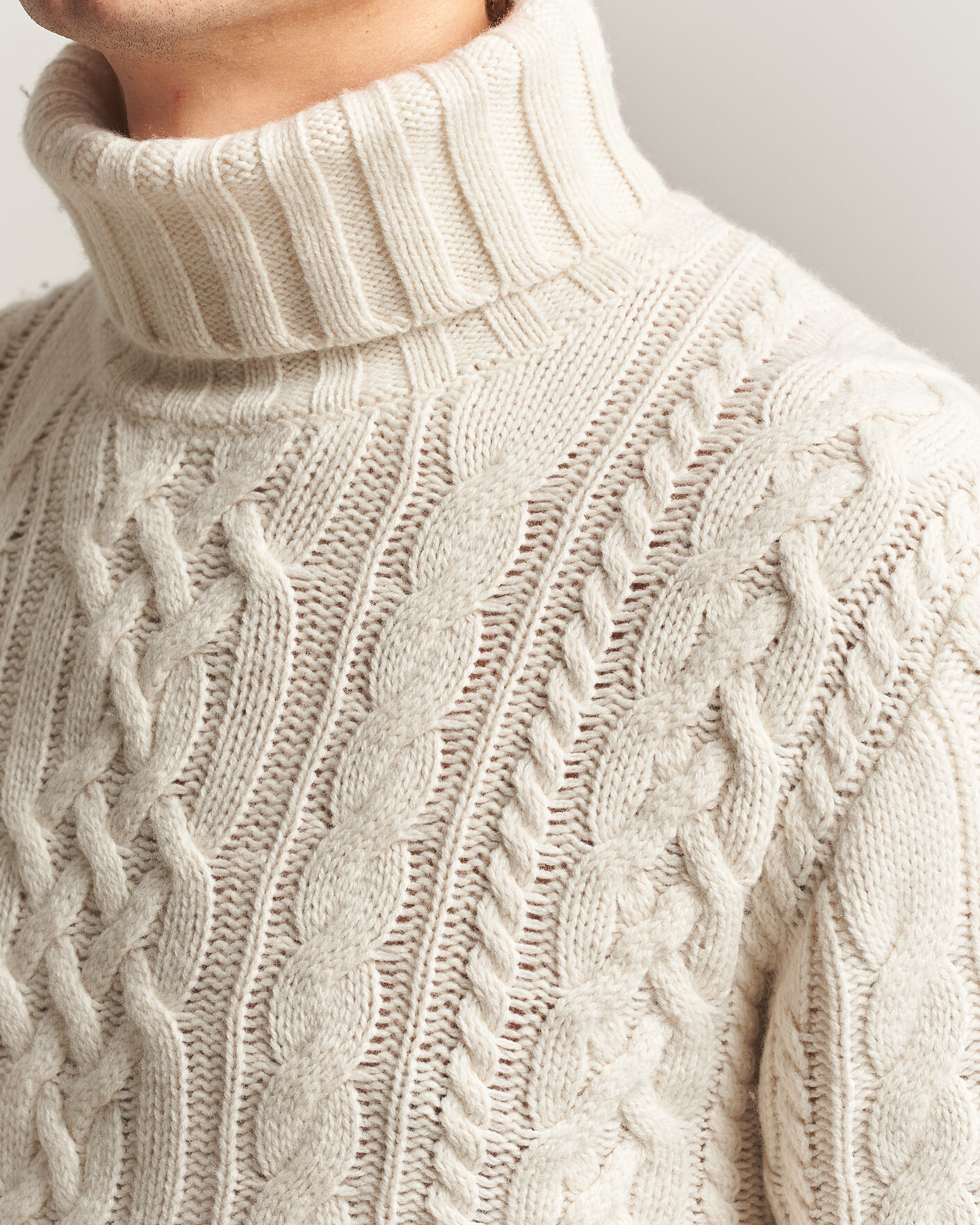 Mies | Puserot | Gant | Wool/Cotton Cable Knitted Turtleneck Cream