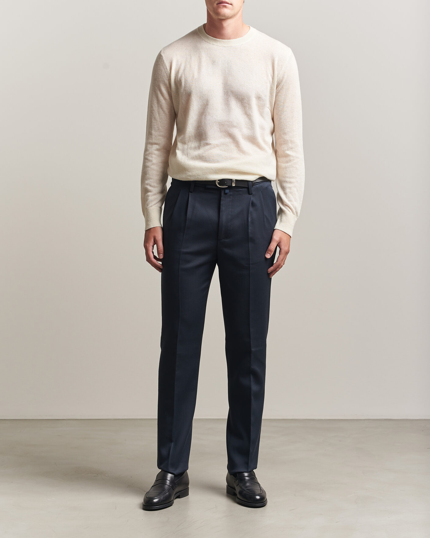 Mies | Housut | Jacob Cohën | Lucas Pleated Cotton Gabardine Trousers Navy