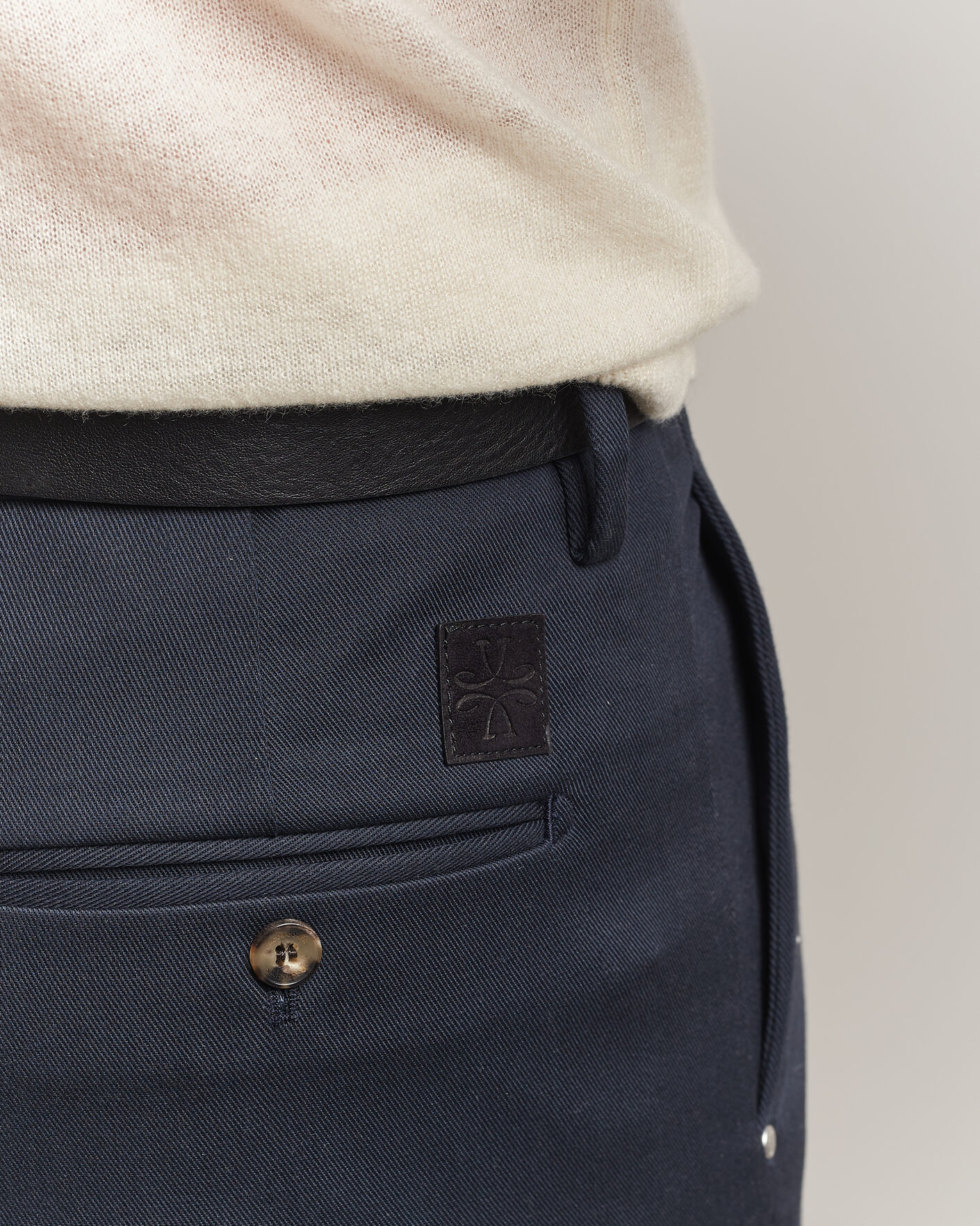 Mies | Housut | Jacob Cohën | Lucas Pleated Cotton Gabardine Trousers Navy