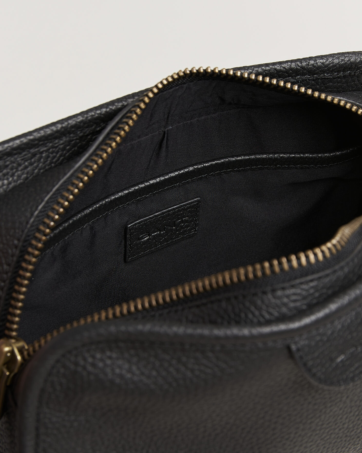 Mies | Laukut | Gant | Grained Leather Wash Bag Black