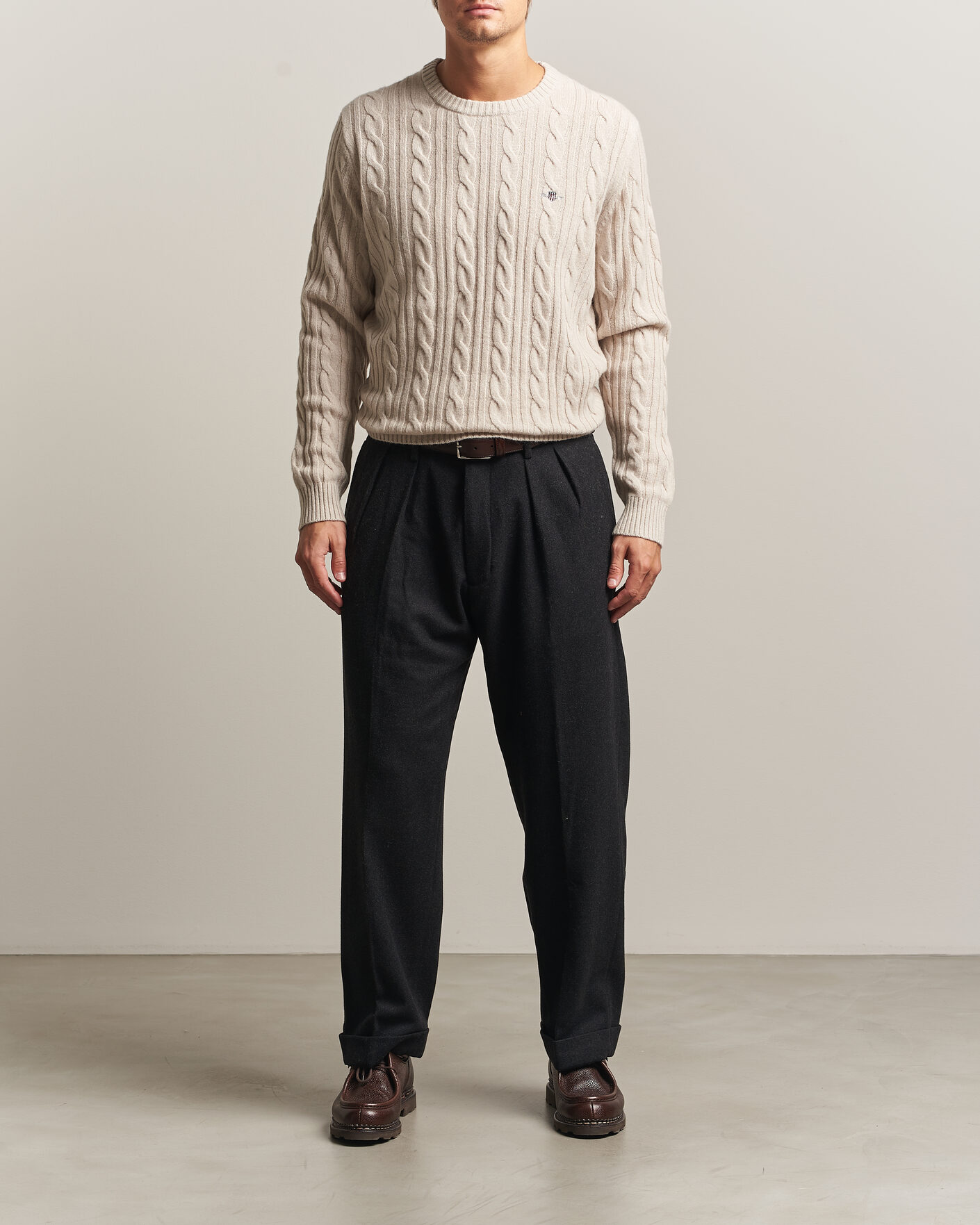 Mies | Puserot | Gant | Lambswool Cable Crew Neck Clay Beige