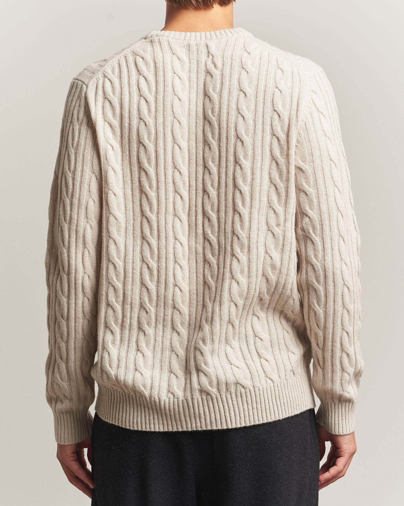 Mies | Puserot | Gant | Lambswool Cable Crew Neck Clay Beige