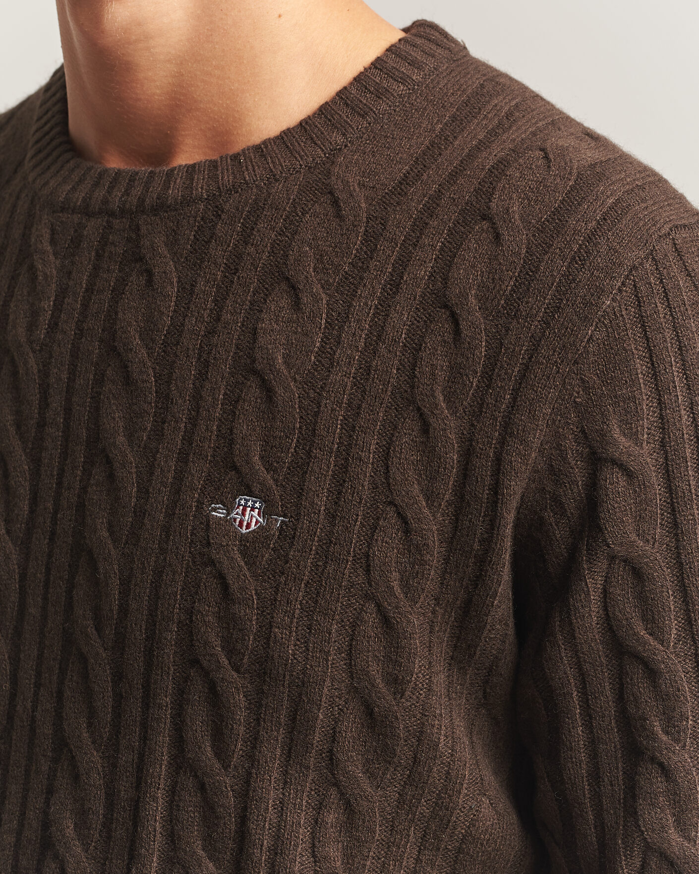 Mies | Puserot | Gant | Lambswool Cable Crew Neck Black Brown
