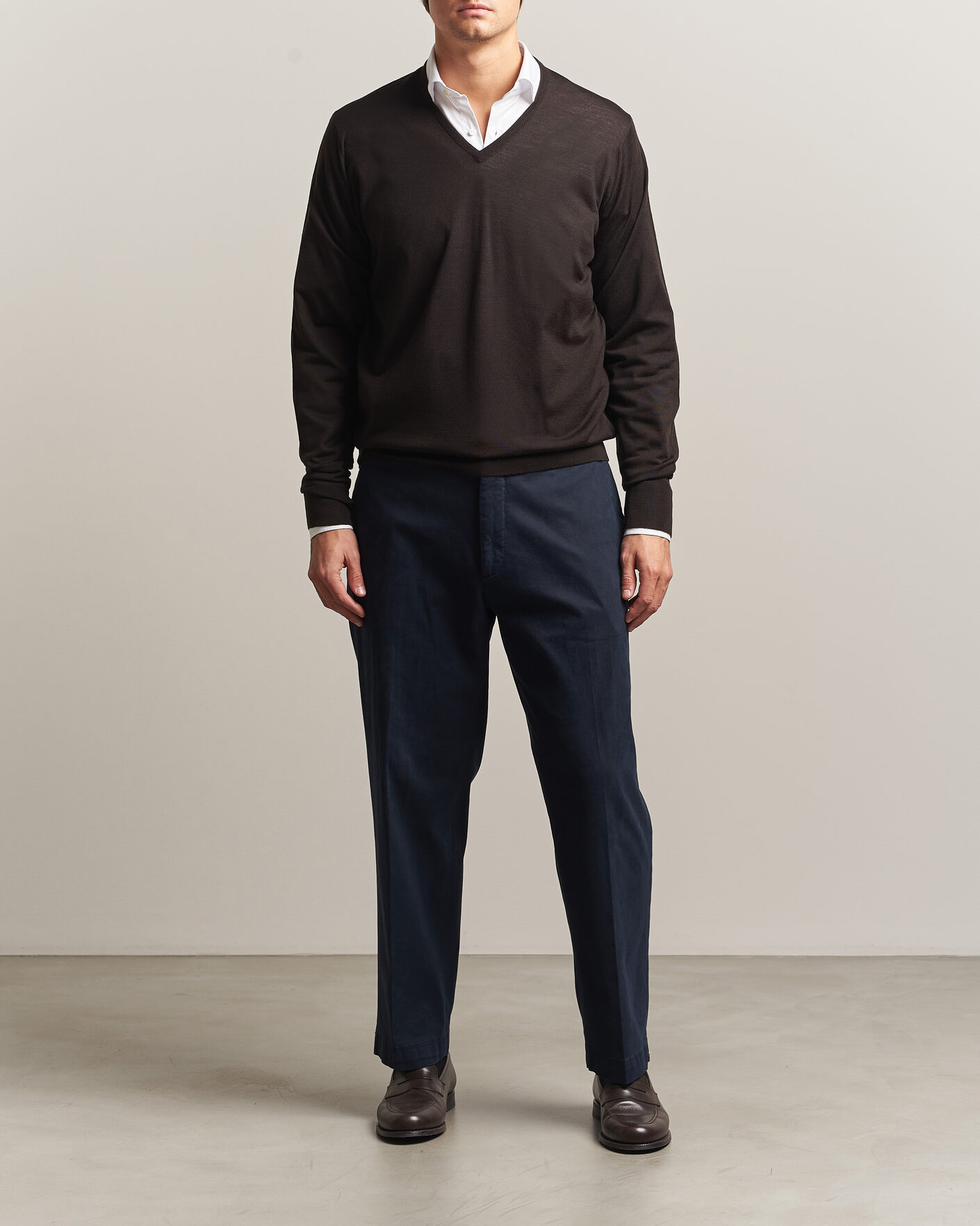Mies | Puserot | John Smedley | Bobby Extra Fine Merino V-Neck Pullover Faulkner Brown