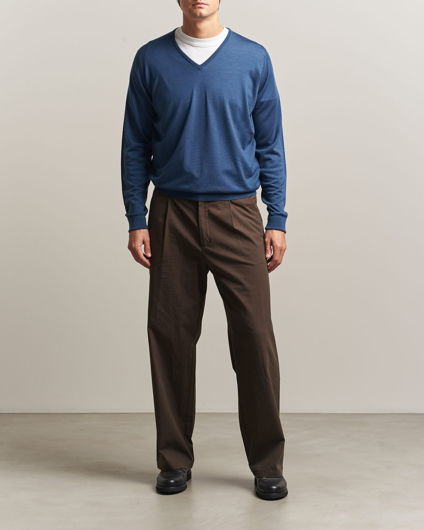 Mies | Puserot | John Smedley | Bobby Extra Fine Merino V-Neck Pullover Teal Firth