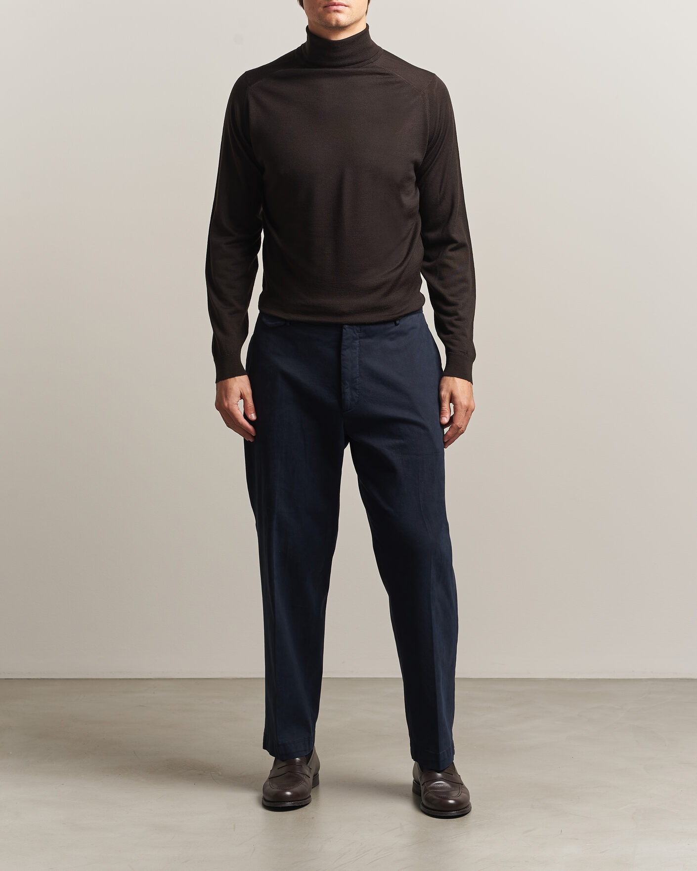 Mies | Puserot | John Smedley | Cherwell Extra Fine Merino Rollneck Faulkner Brown