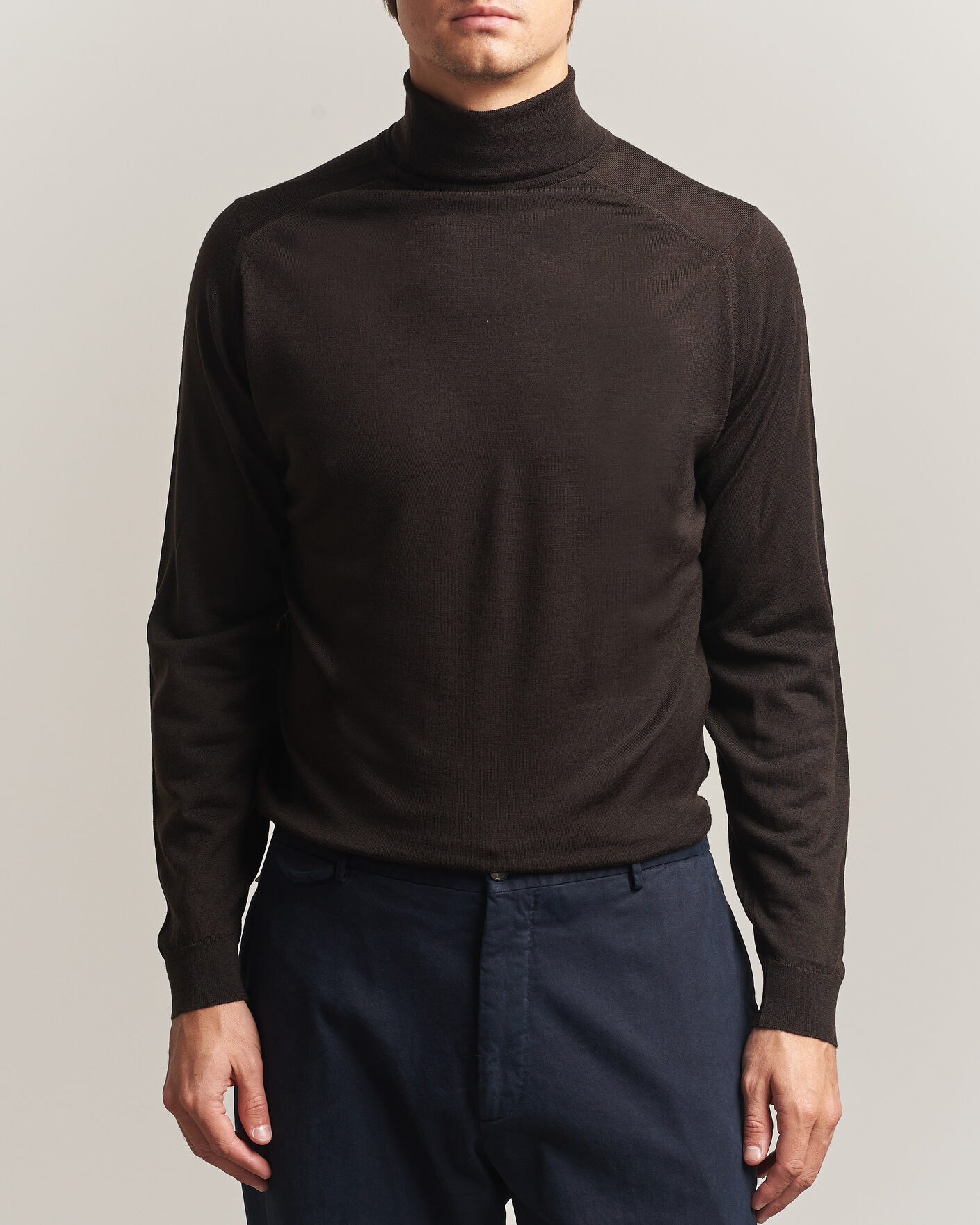 Mies | Puserot | John Smedley | Cherwell Extra Fine Merino Rollneck Faulkner Brown