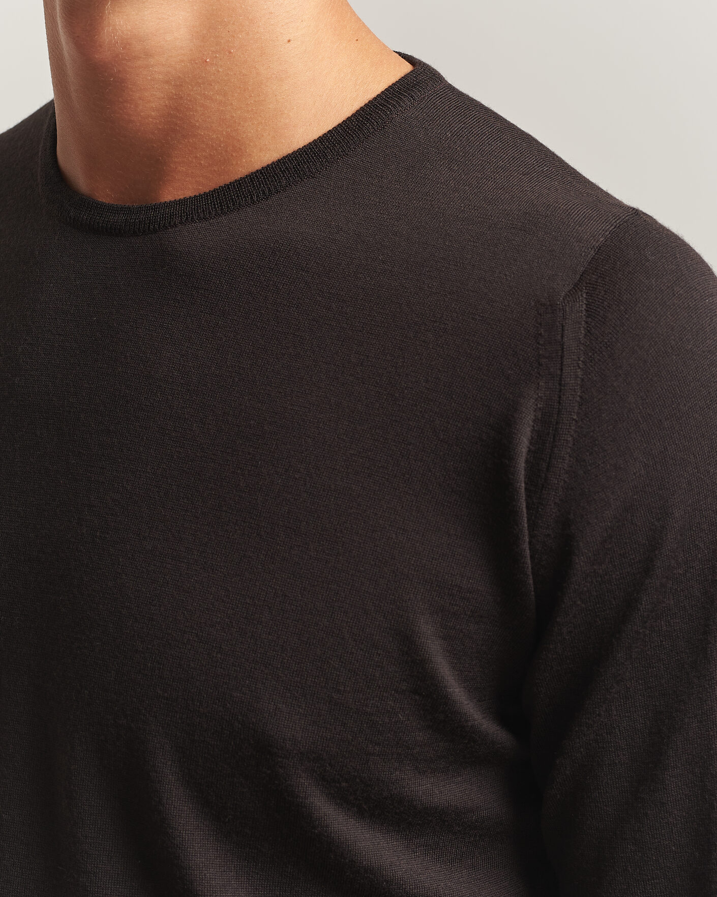 Mies | Puserot | John Smedley | Lundy Extra Fine Merino Crew Neck Faulkner Brown