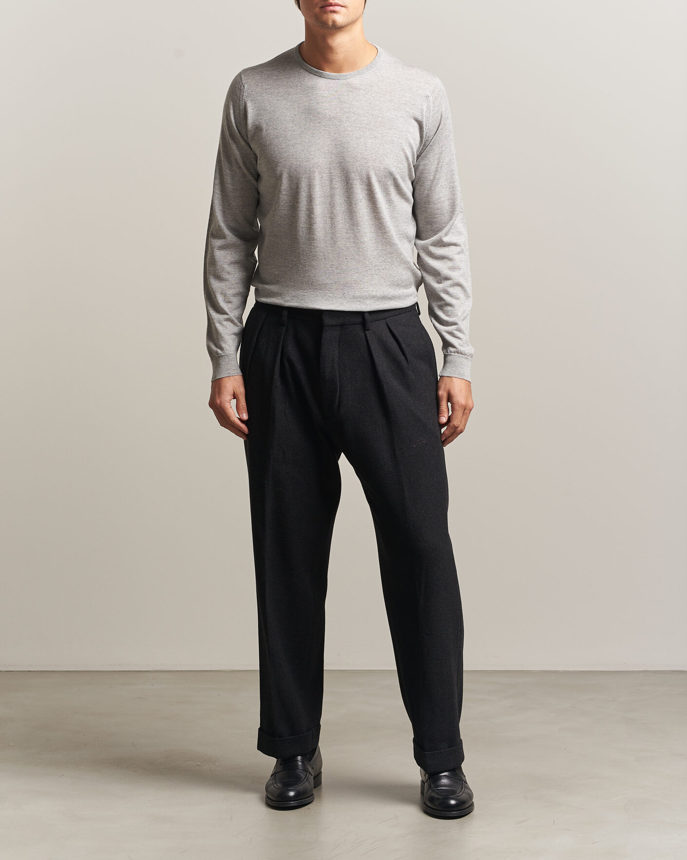 Mies | Puserot | John Smedley | Lundy Extra Fine Merino Crew Neck Nimbus Grey