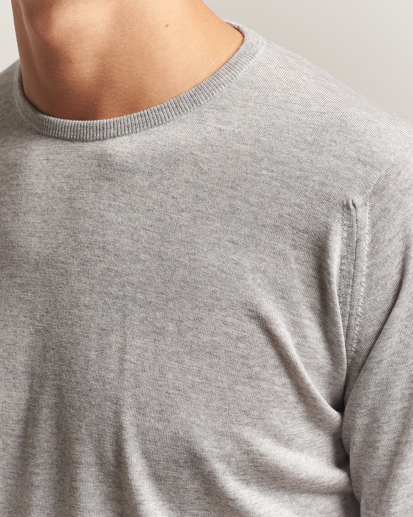 Mies | Puserot | John Smedley | Lundy Extra Fine Merino Crew Neck Nimbus Grey