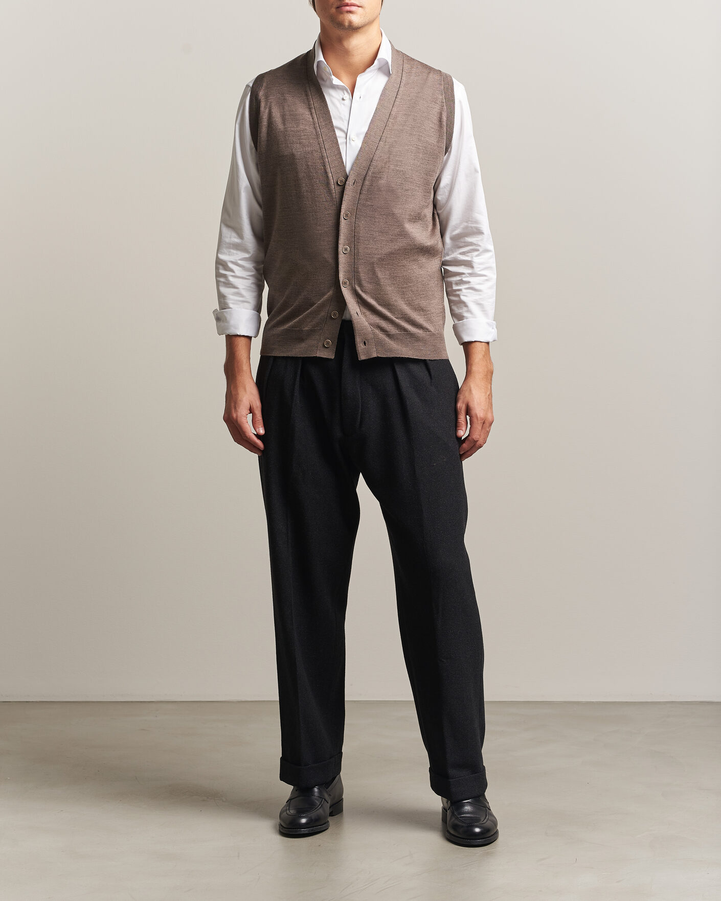 Mies | Puserot | John Smedley | Bolton Extra Fine Merino Waistcoat Mushroom Brown