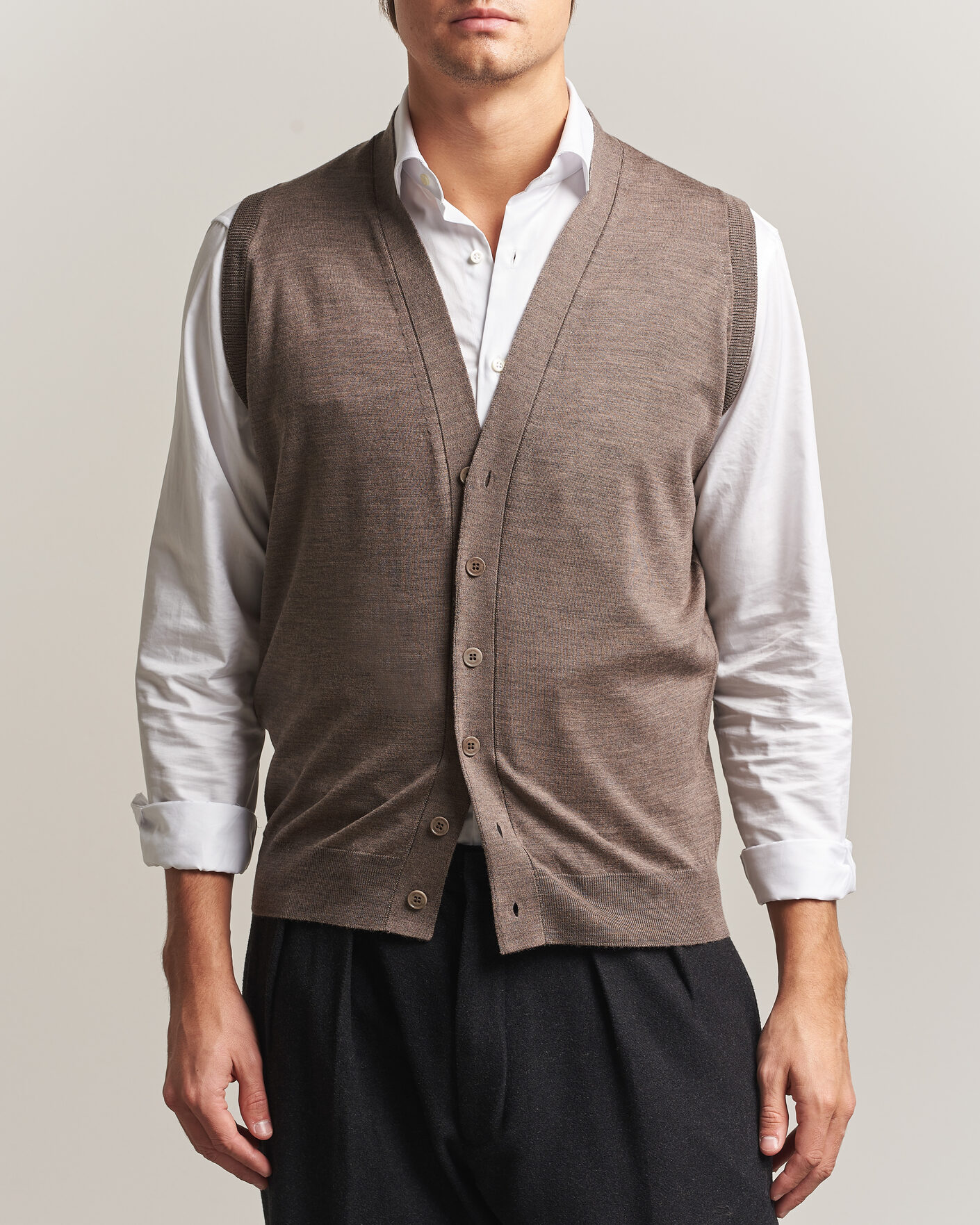 Mies | Puserot | John Smedley | Bolton Extra Fine Merino Waistcoat Mushroom Brown