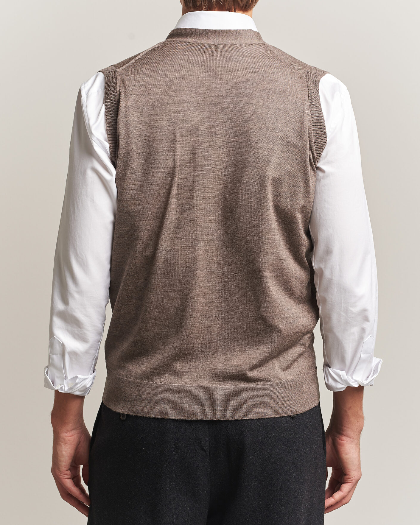 Mies | Puserot | John Smedley | Bolton Extra Fine Merino Waistcoat Mushroom Brown