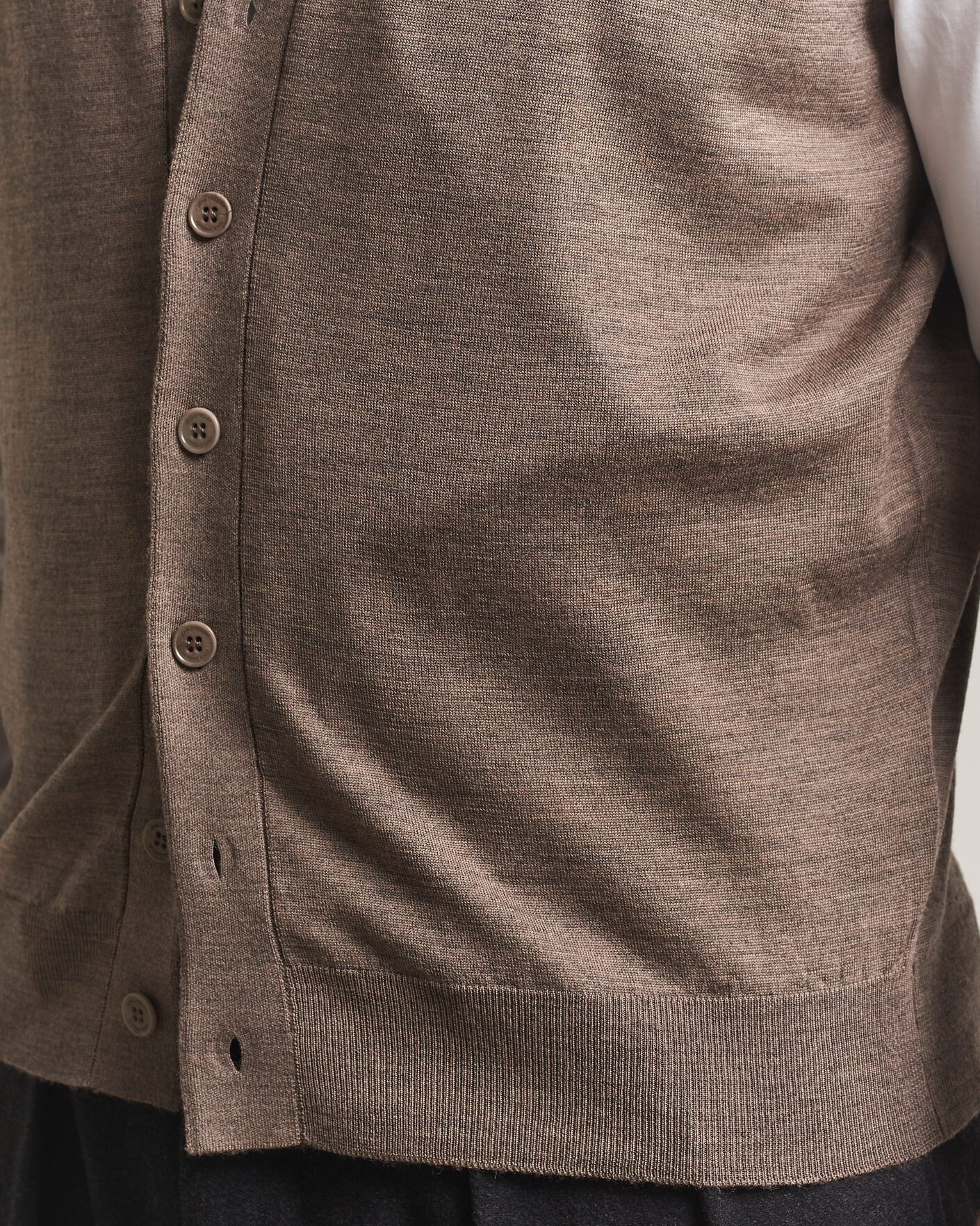 Mies | Puserot | John Smedley | Bolton Extra Fine Merino Waistcoat Mushroom Brown