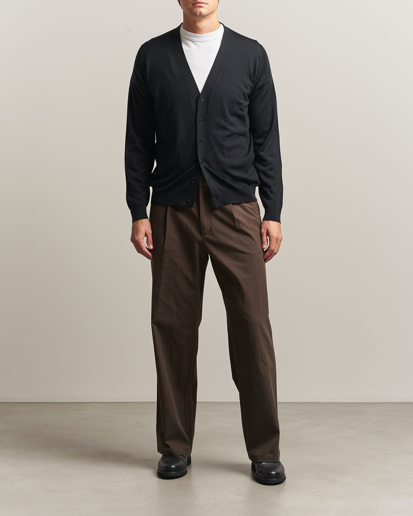 Mies | Puserot | John Smedley | Bradrick Extra Fine Merino Cardigan Black