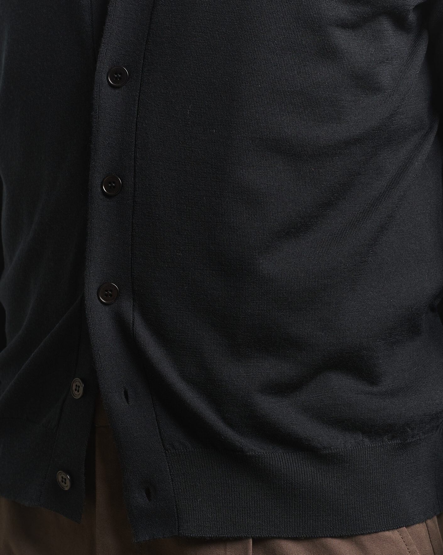Mies | Puserot | John Smedley | Bradrick Extra Fine Merino Cardigan Black