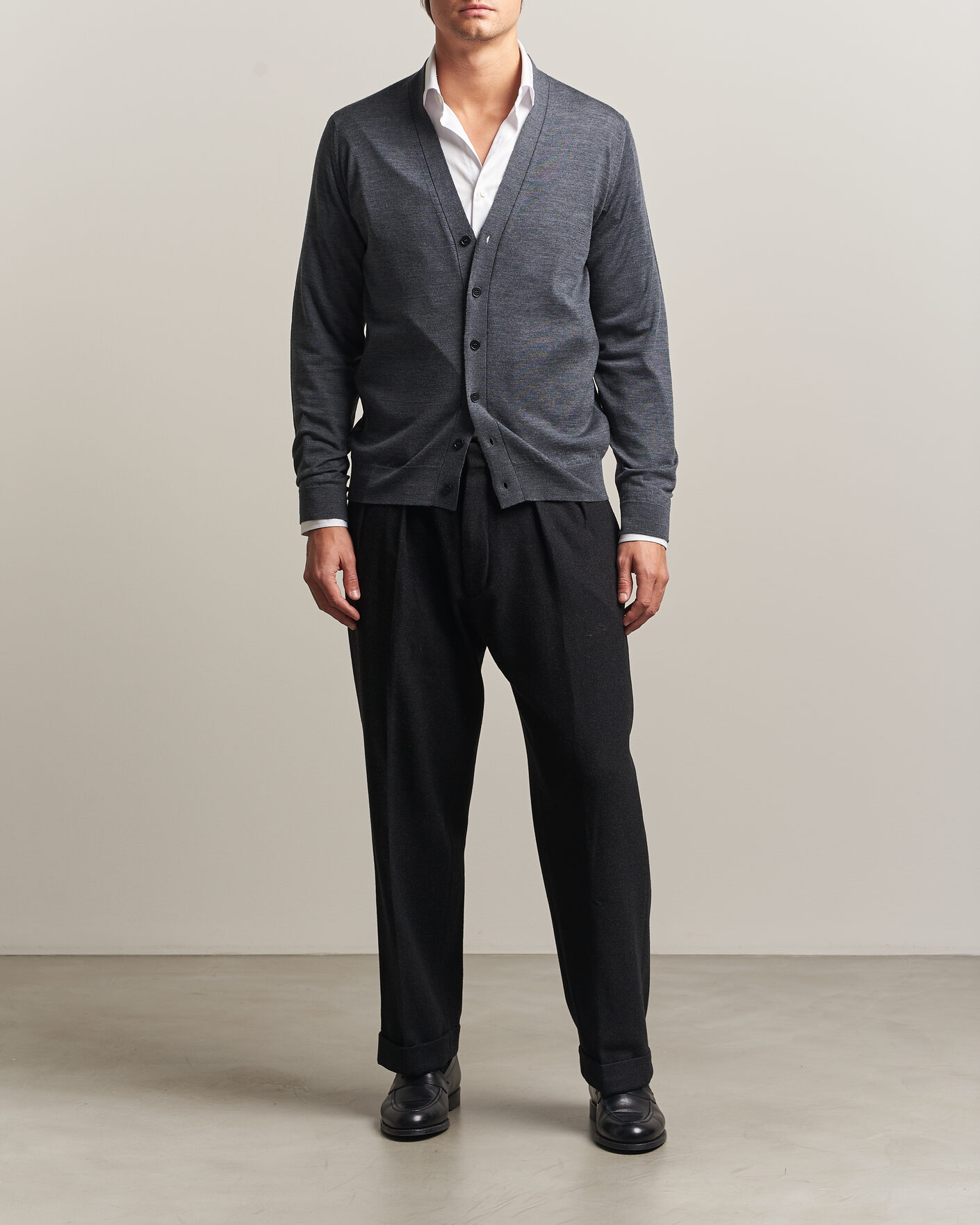 Mies | Puserot | John Smedley | Bradrick Extra Fine Merino Cardigan Charcoal