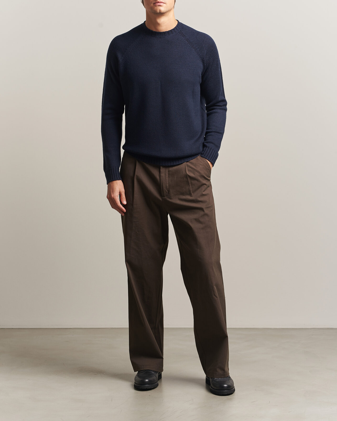 Mies | Puserot | John Smedley | Denver Extra Fine Merino Crew Neck Midnight