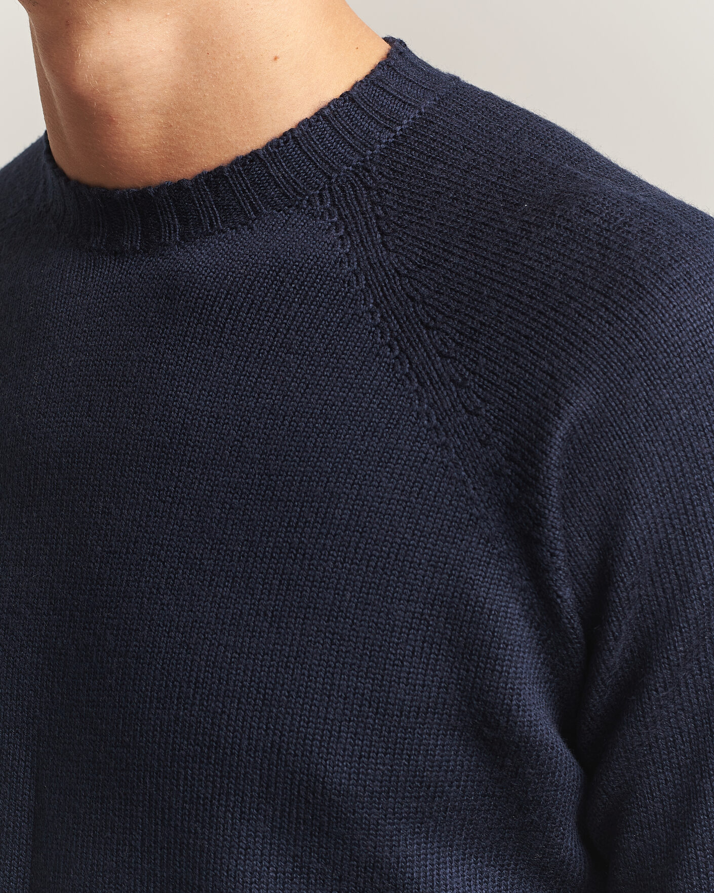 Mies | Puserot | John Smedley | Denver Extra Fine Merino Crew Neck Midnight