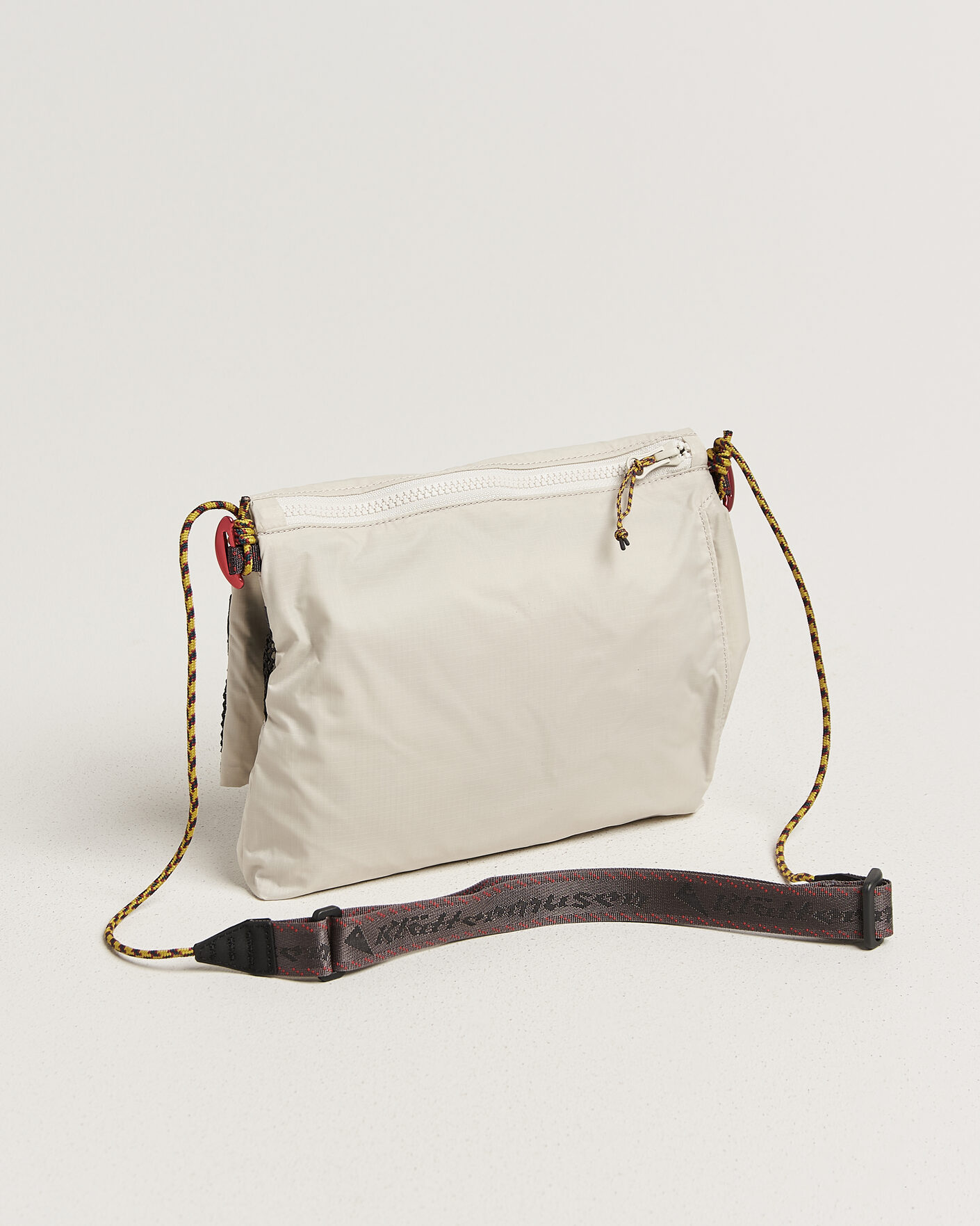Mies | Laukut | Klättermusen | Algir Foldover Bag Putty Grey