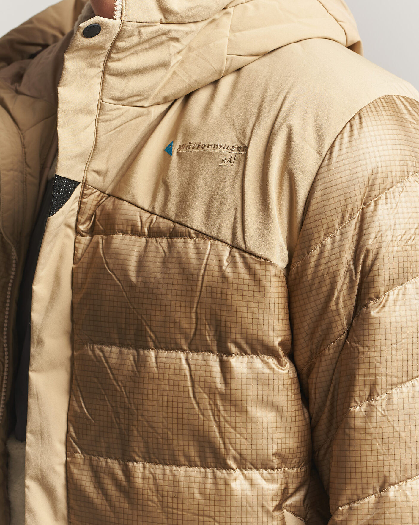 Mies | Takit | Klättermusen | Rå Hood Jacket Warm Sand