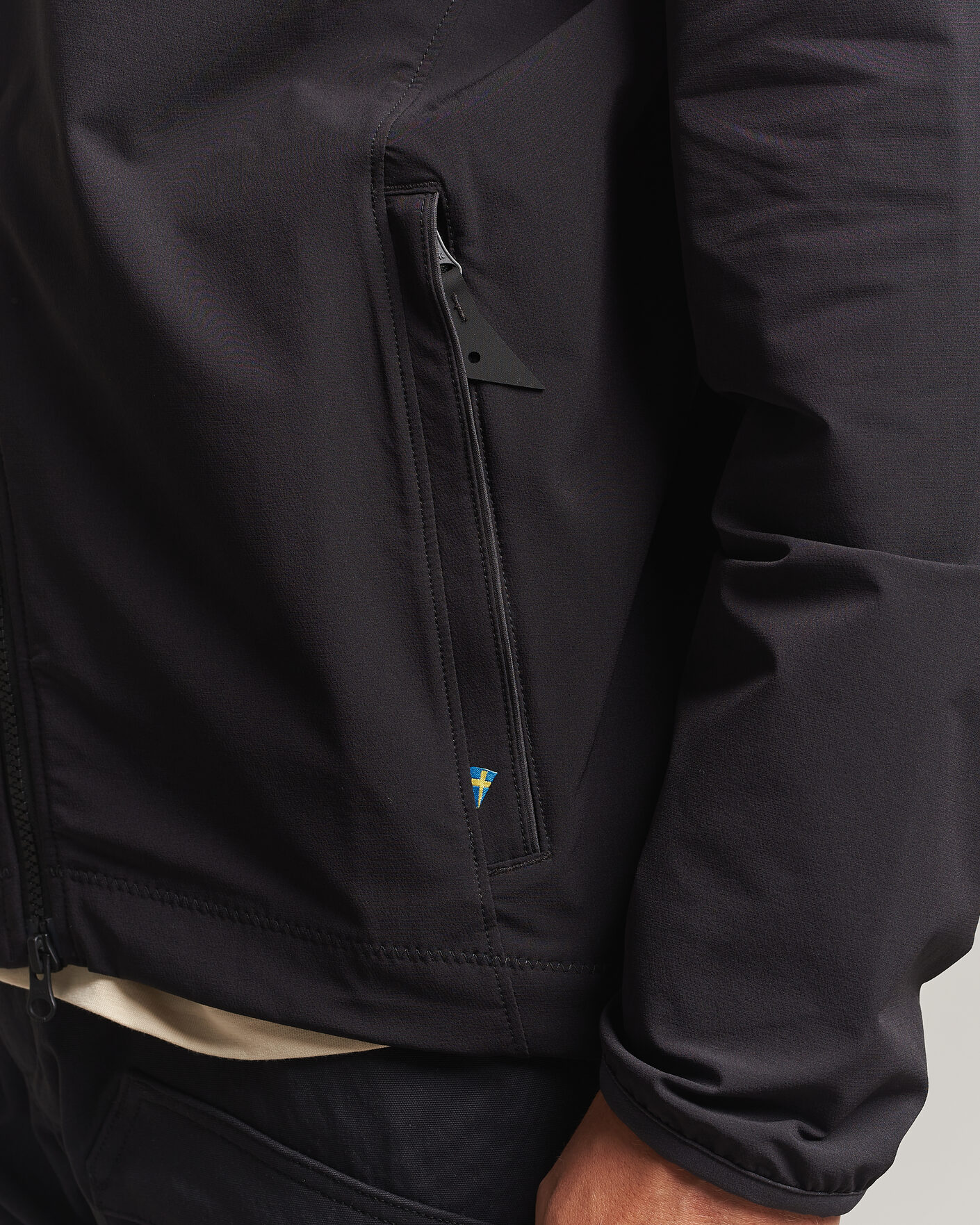 Mies | Takit | Klättermusen | Mithril Softshell Jacket Black