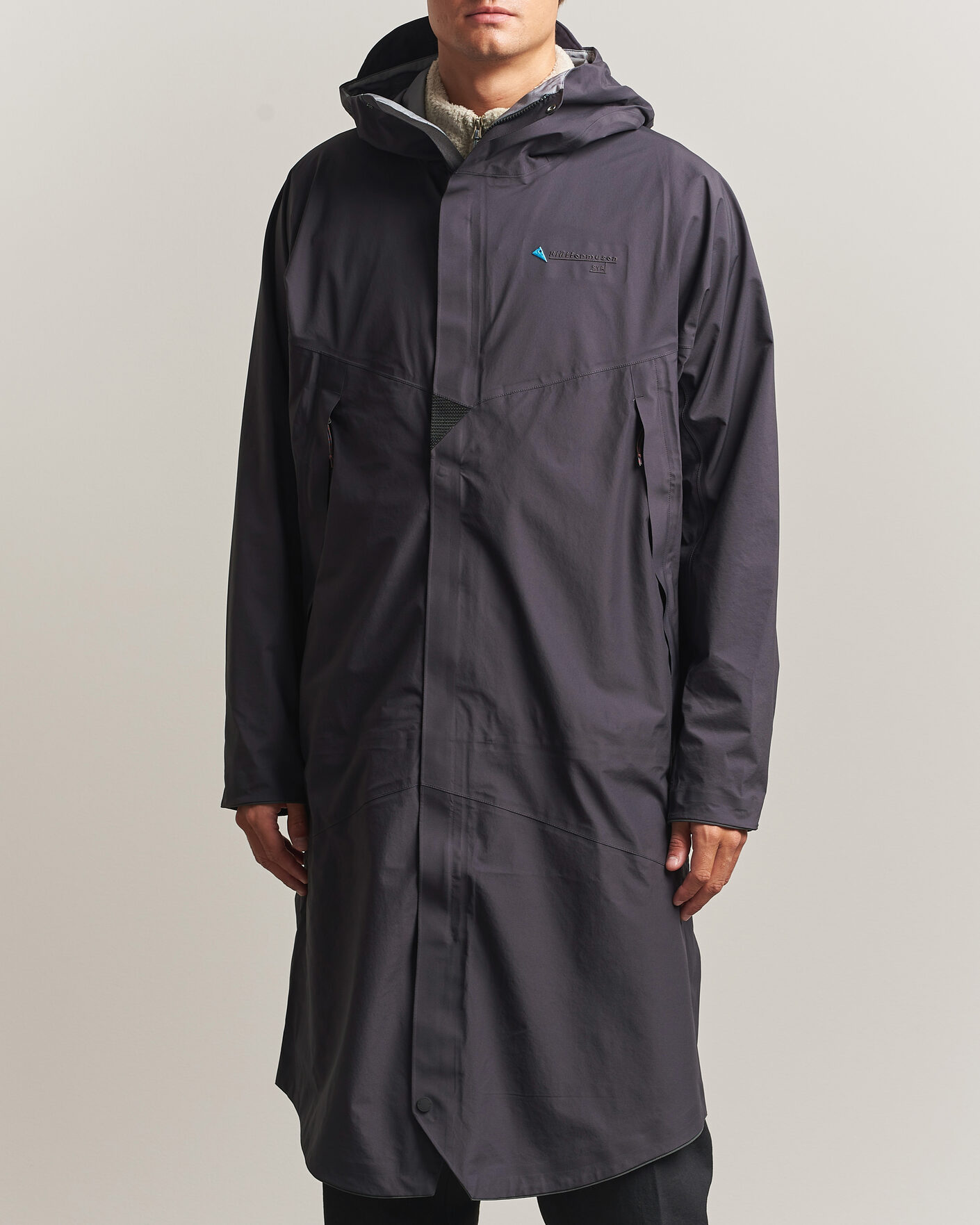 Mies | Takit | Klättermusen | Syr Hood Parka Raven