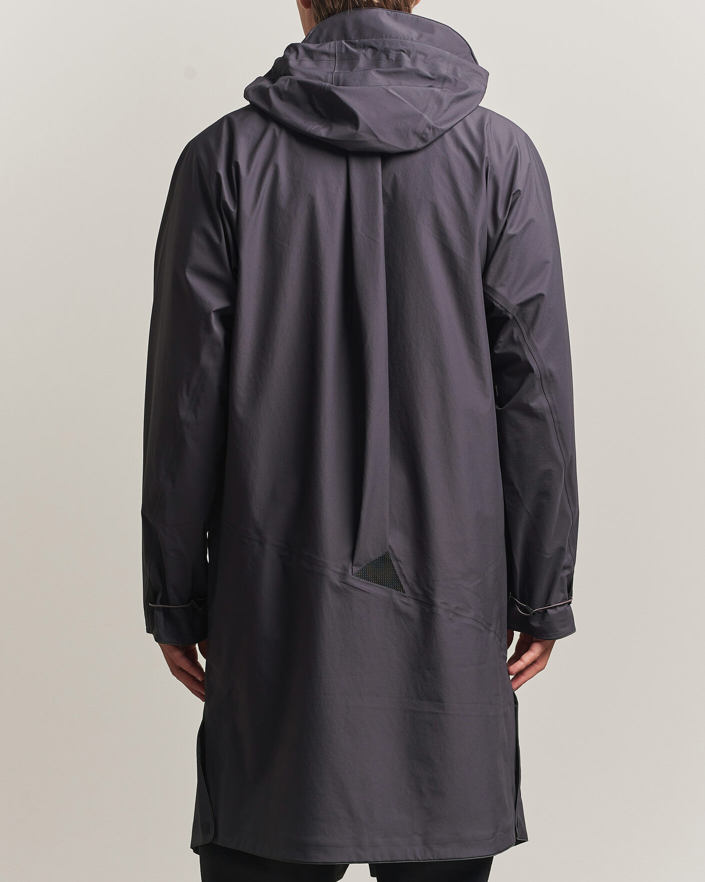 Mies | Takit | Klättermusen | Syr Hood Parka Raven
