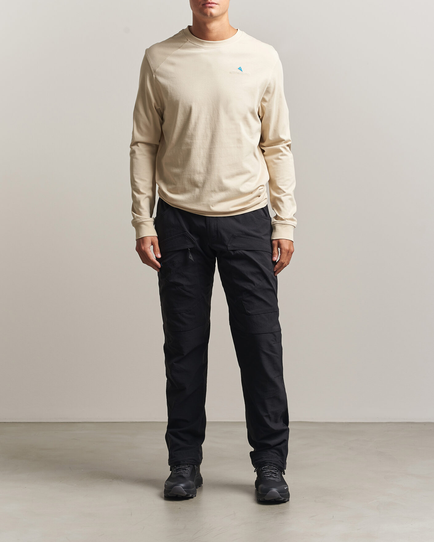 Mies | T-paidat | Klättermusen | Root Long Sleeve Logo T-Shirt Clay