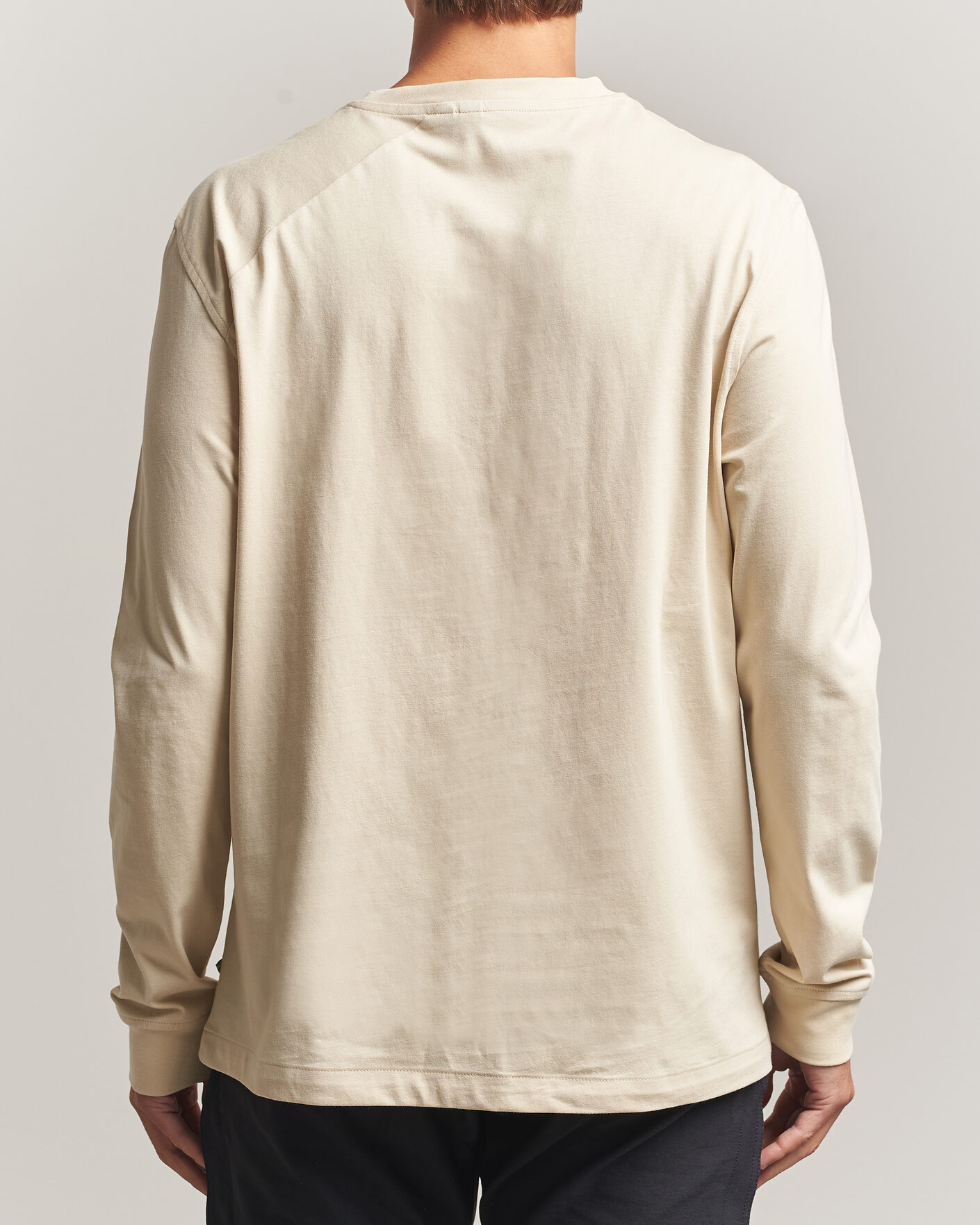 Mies | T-paidat | Klättermusen | Root Long Sleeve Logo T-Shirt Clay